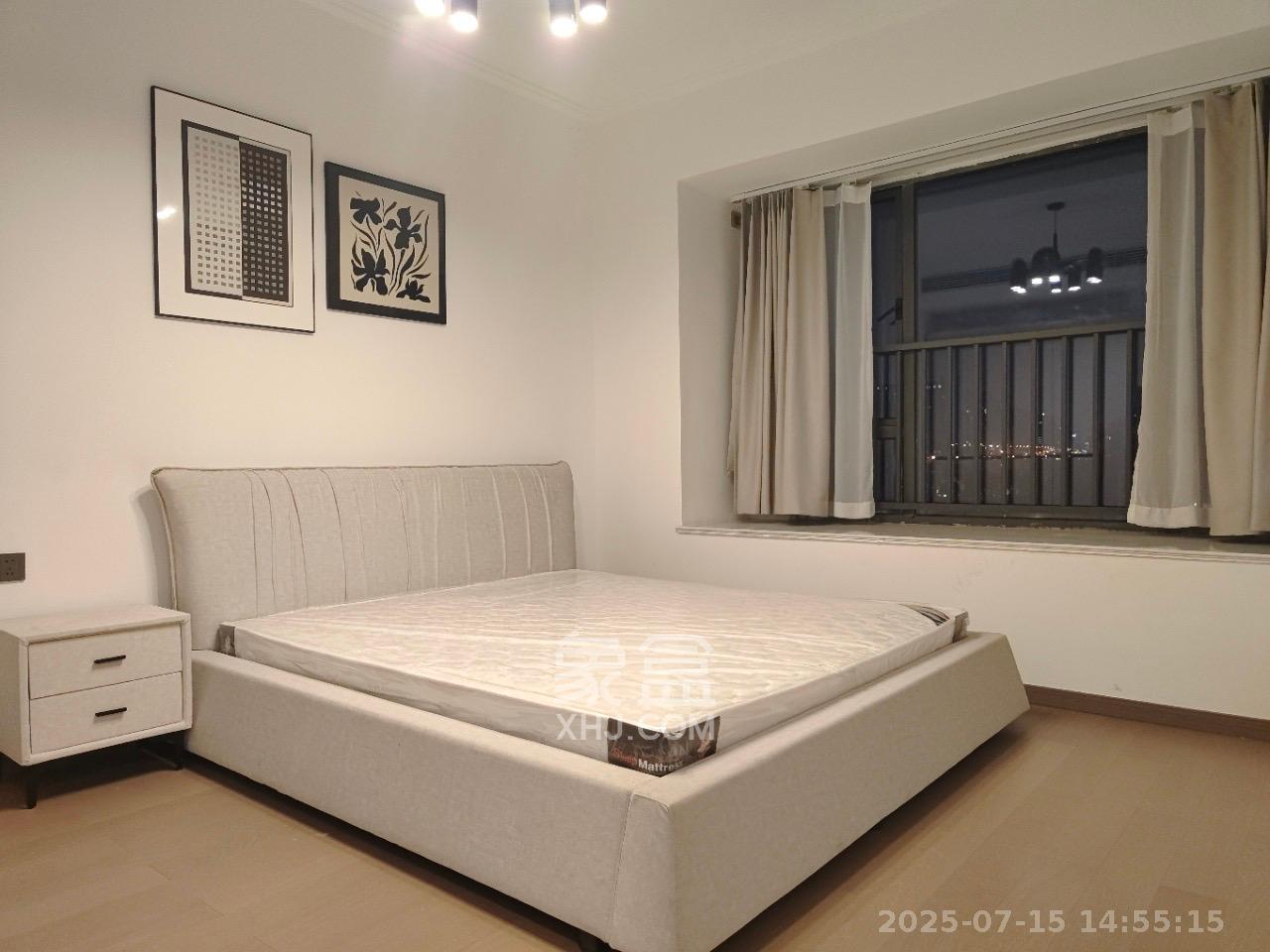 绿地V岛  4室2厅2卫   4700.00元/月室内图