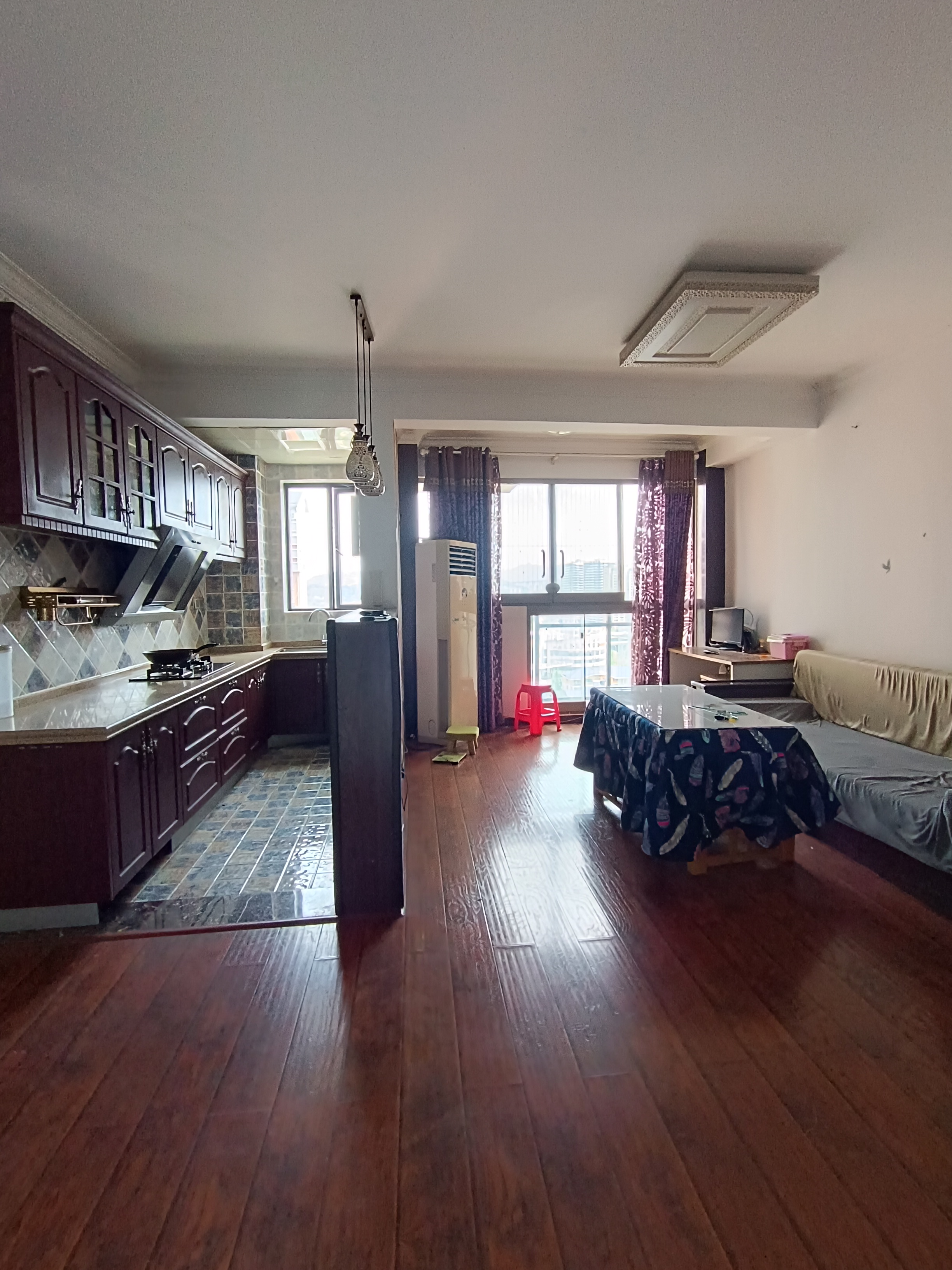 月亮湾三期  2室2厅1卫    1700.0元/月 月亮湾三期  2室2厅1卫    1700.0元/月室内图