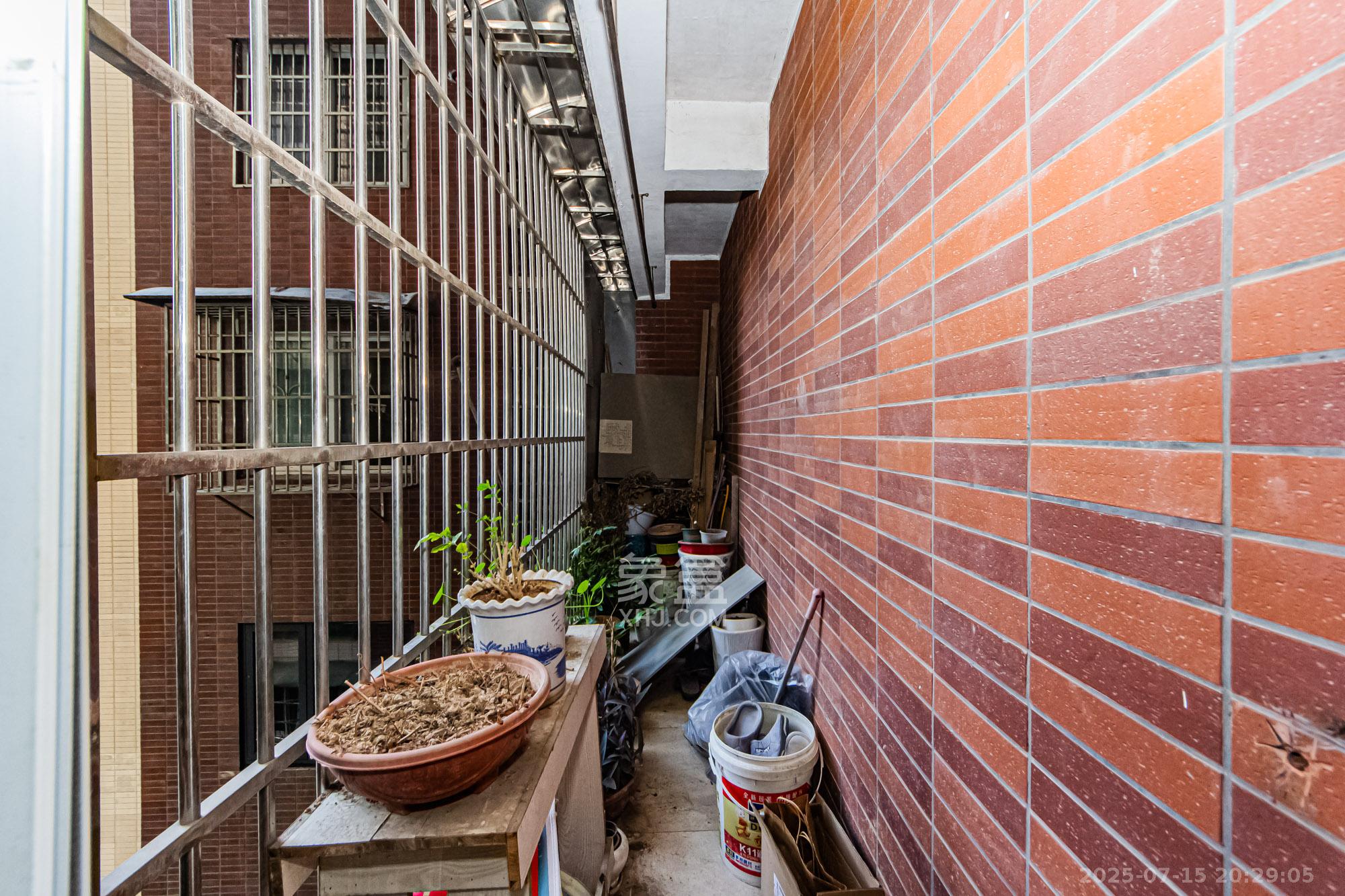 江临天下 4室2厅2卫 118.0万 江临天下 4室2厅2卫 118.0万阳台