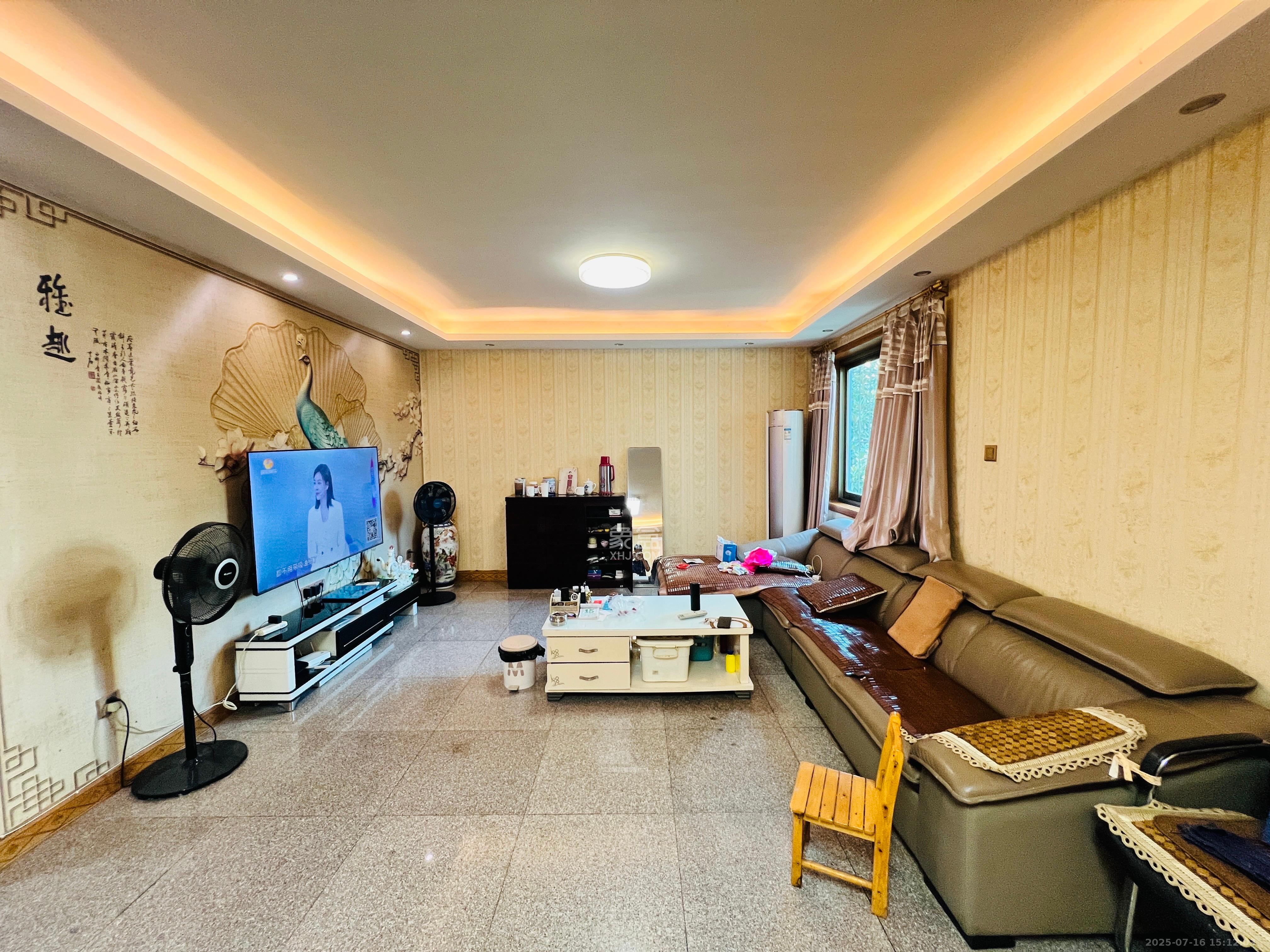 向东园社区(国税局宿舍) 3室2厅2卫 2600.0元/月 向东园社区(国税局宿舍) 3室2厅2卫 2600.0元/月室内图