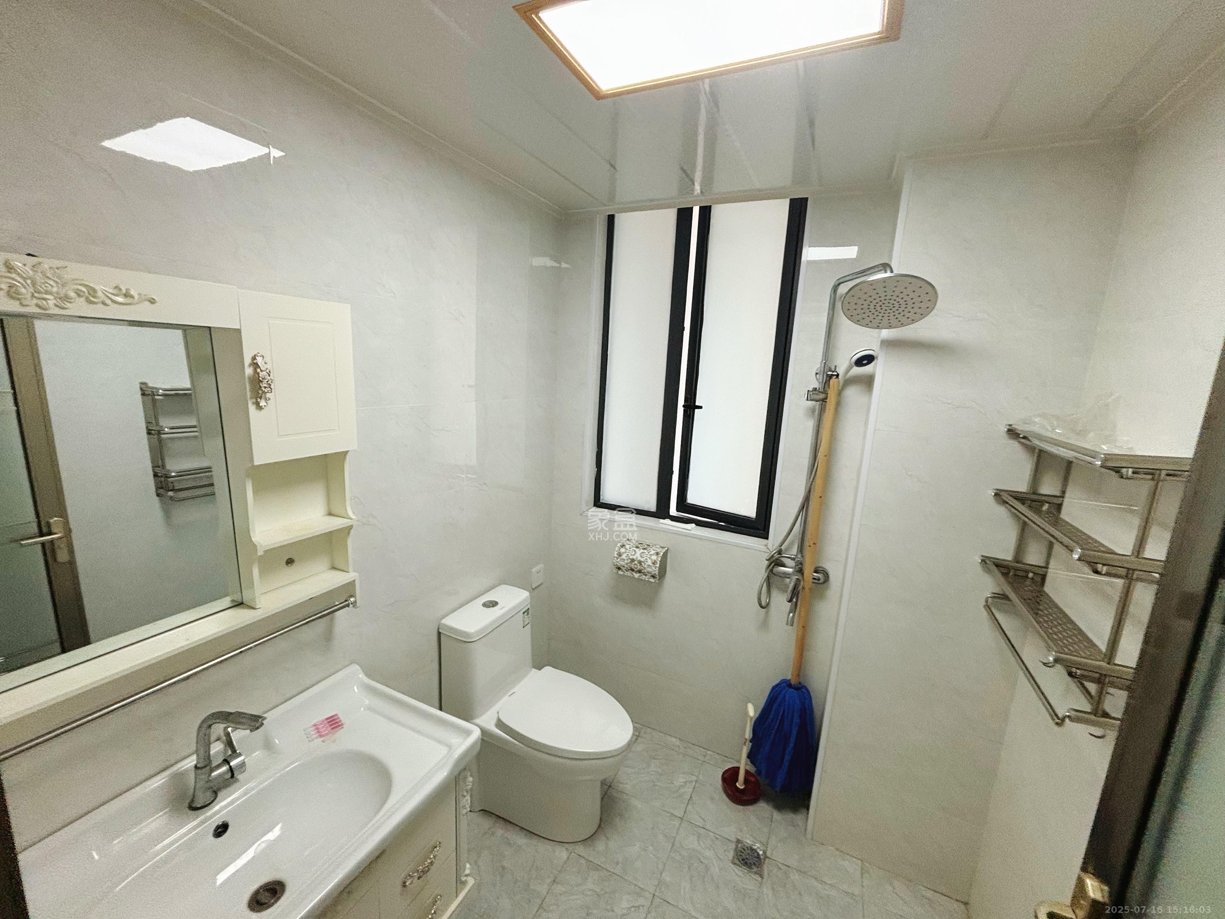 盘龙御和园 3室2厅2卫 2300.0元/月 盘龙御和园 3室2厅2卫 2300.0元/月室内图