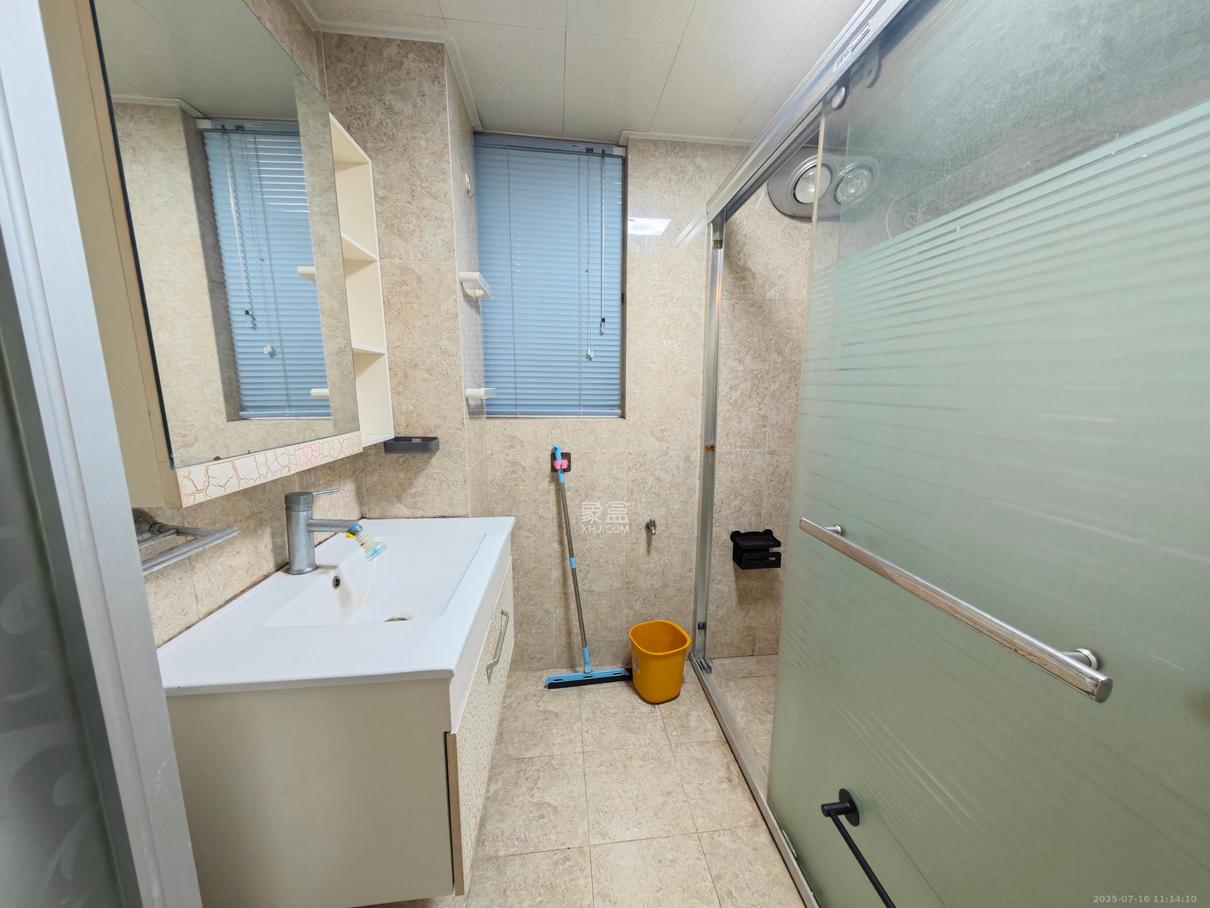 三重星都心  1室1厅1卫    1600.0元/月室内图