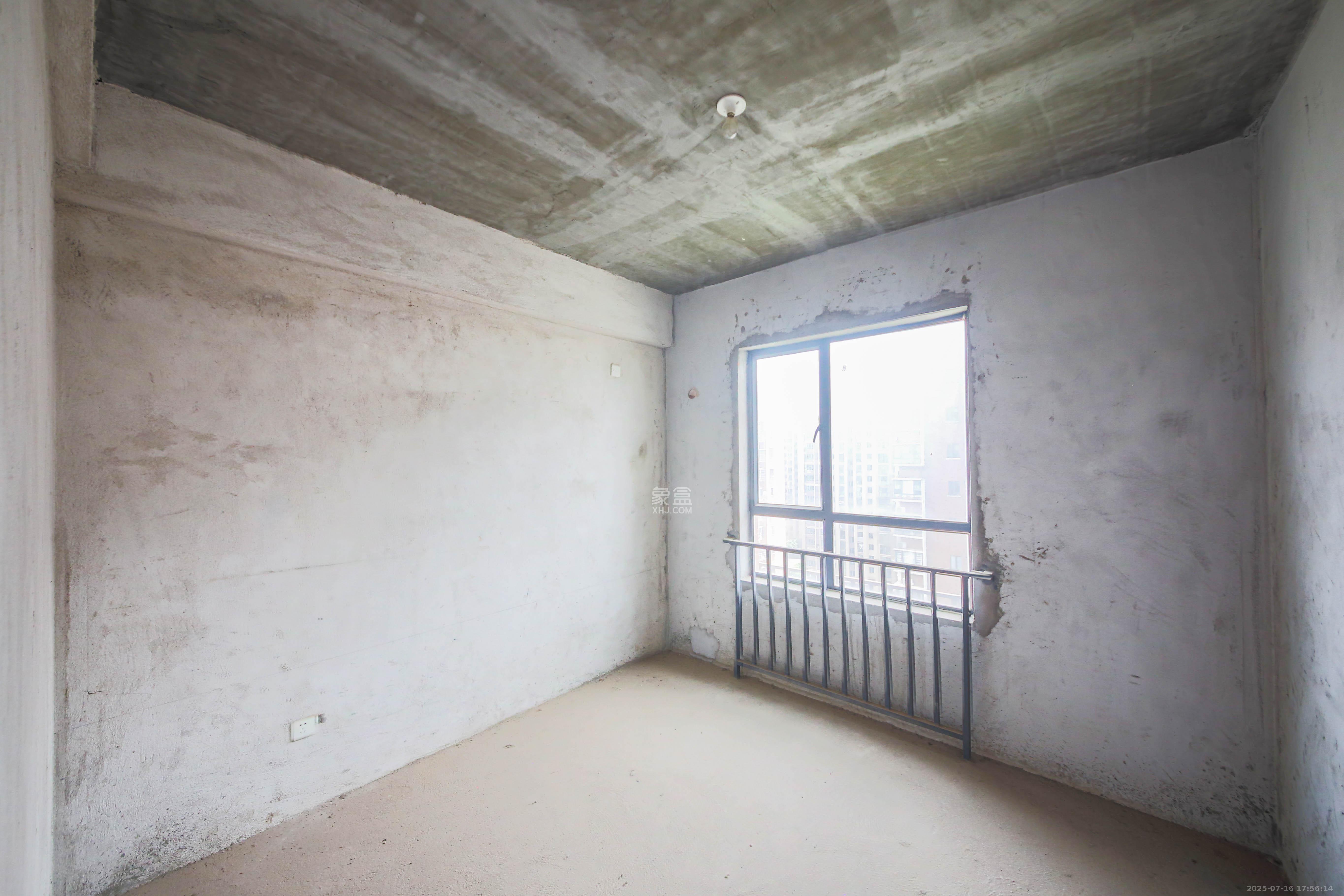 湘府名邸(同力家园)  4室2厅2卫    108.0万 湘府名邸(同力家园)  4室2厅2卫    108.0万卧室