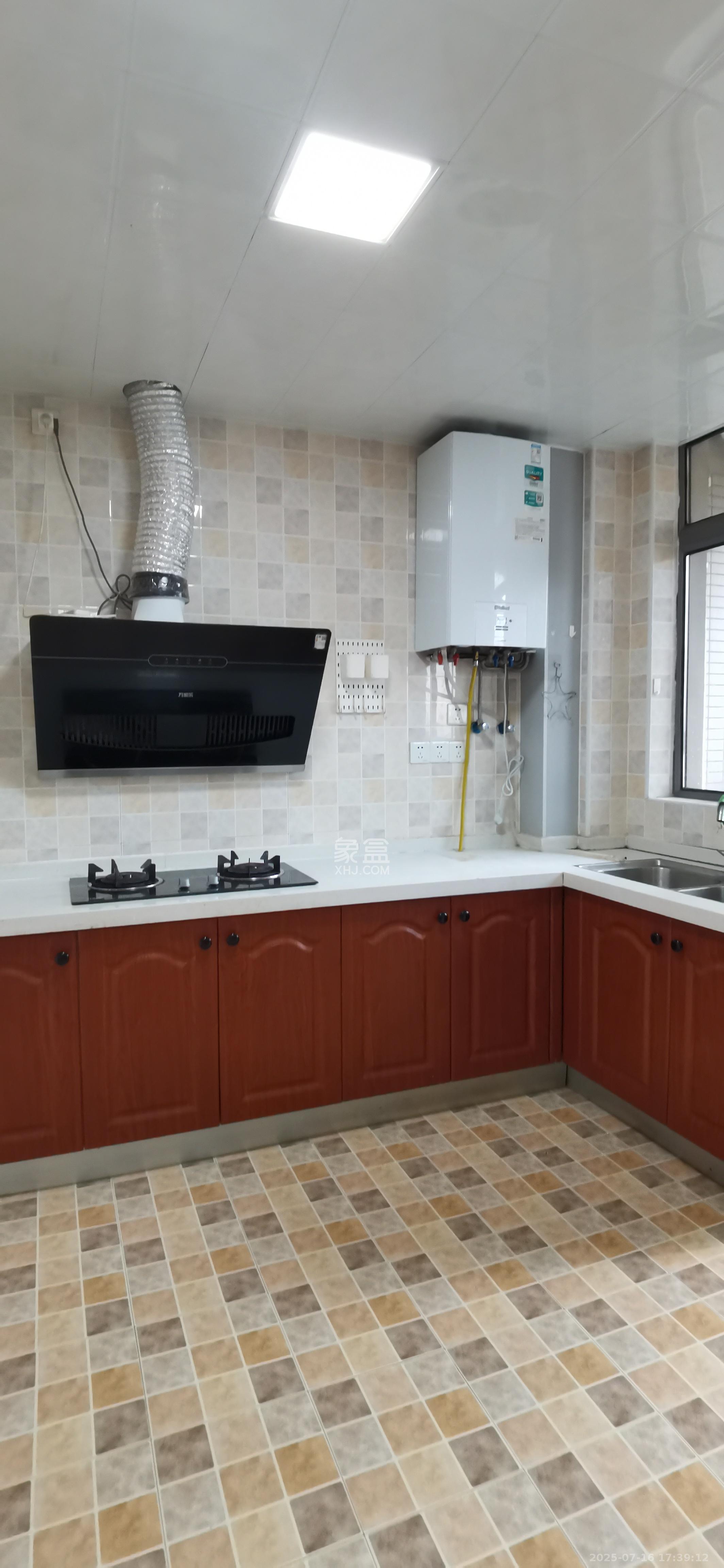 八方小区C区  4室2厅2卫    5500.0元/月 八方小区C区  4室2厅2卫    5500.0元/月室内图