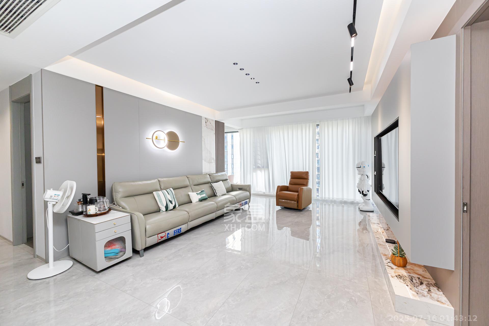 润和湘江天地E区  4室2厅3卫    225.0万 润和湘江天地E区  4室2厅3卫    225.0万客厅