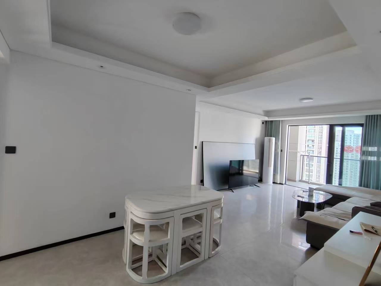 华润中心三期  4室2厅2卫    400.0万 华润中心三期  4室2厅2卫    400.0万客厅