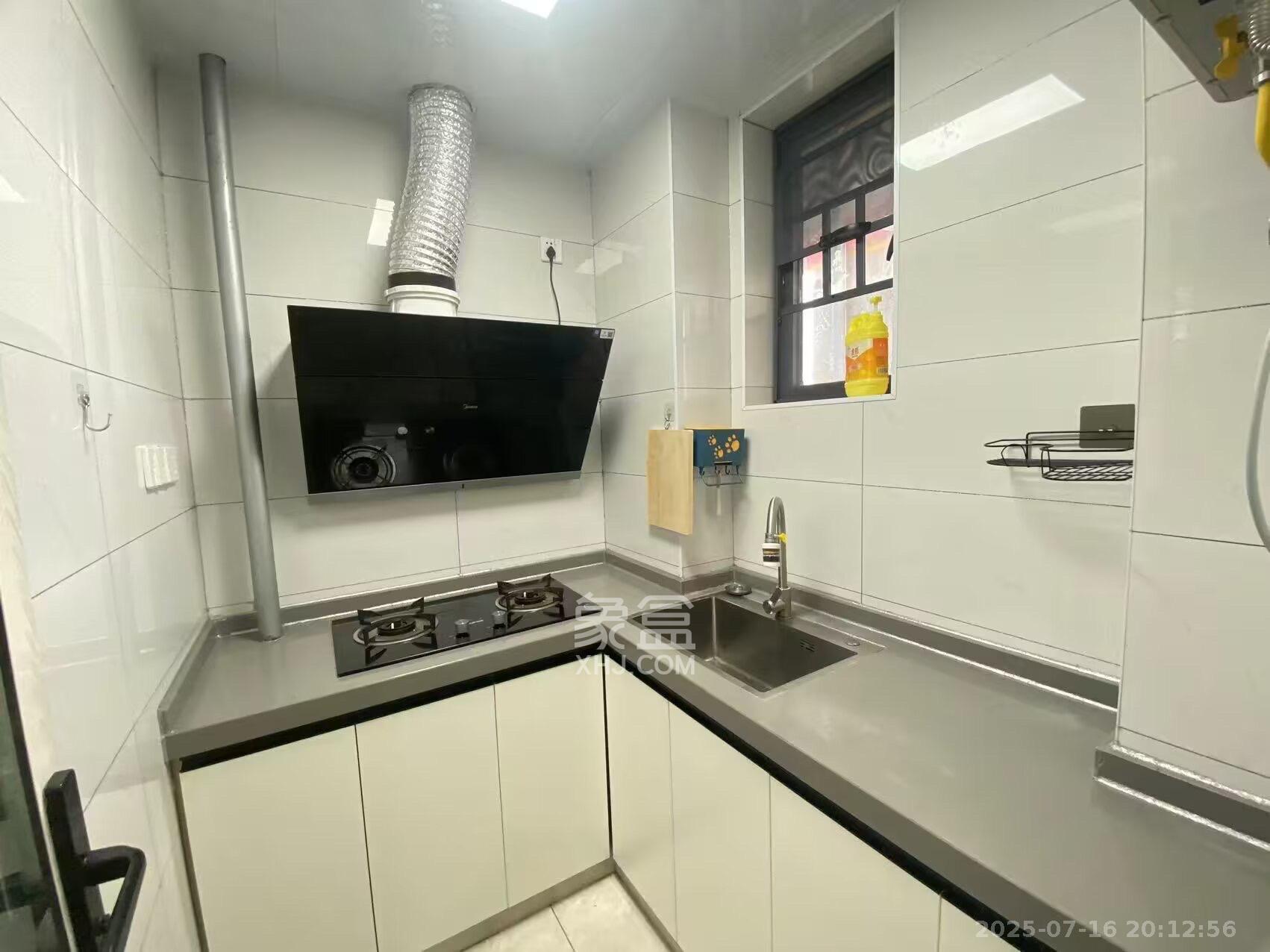 嘉雨兴园 1室1厅1卫 1800.0元/月 嘉雨兴园 1室1厅1卫 1800.0元/月室内图