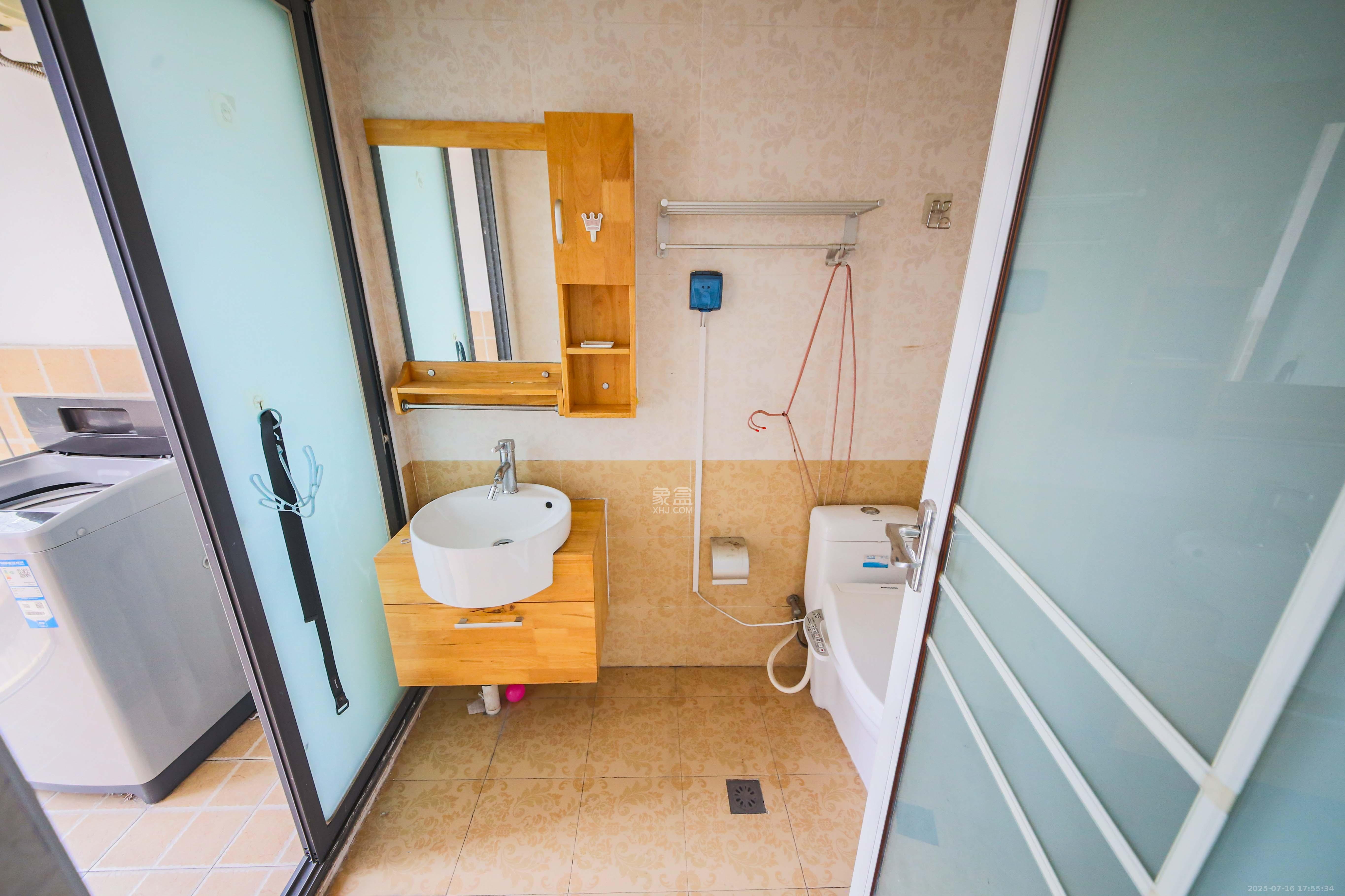 湘府东苑 3室2厅2卫 85.0万 湘府东苑 3室2厅2卫 85.0万卫生间