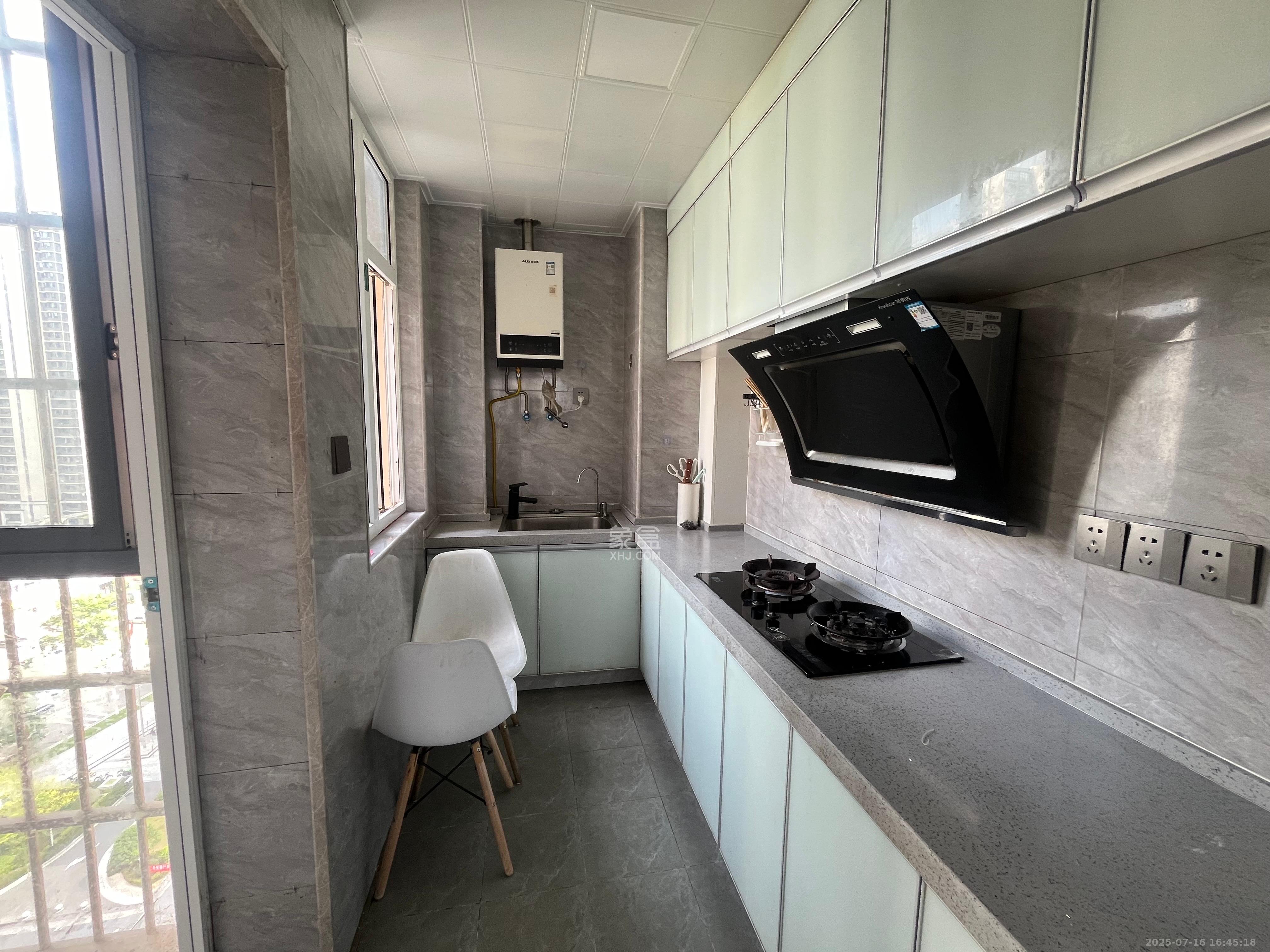 嘉荣苑  3室2厅2卫    2600.0元/月 嘉荣苑  3室2厅2卫    2600.0元/月室内图