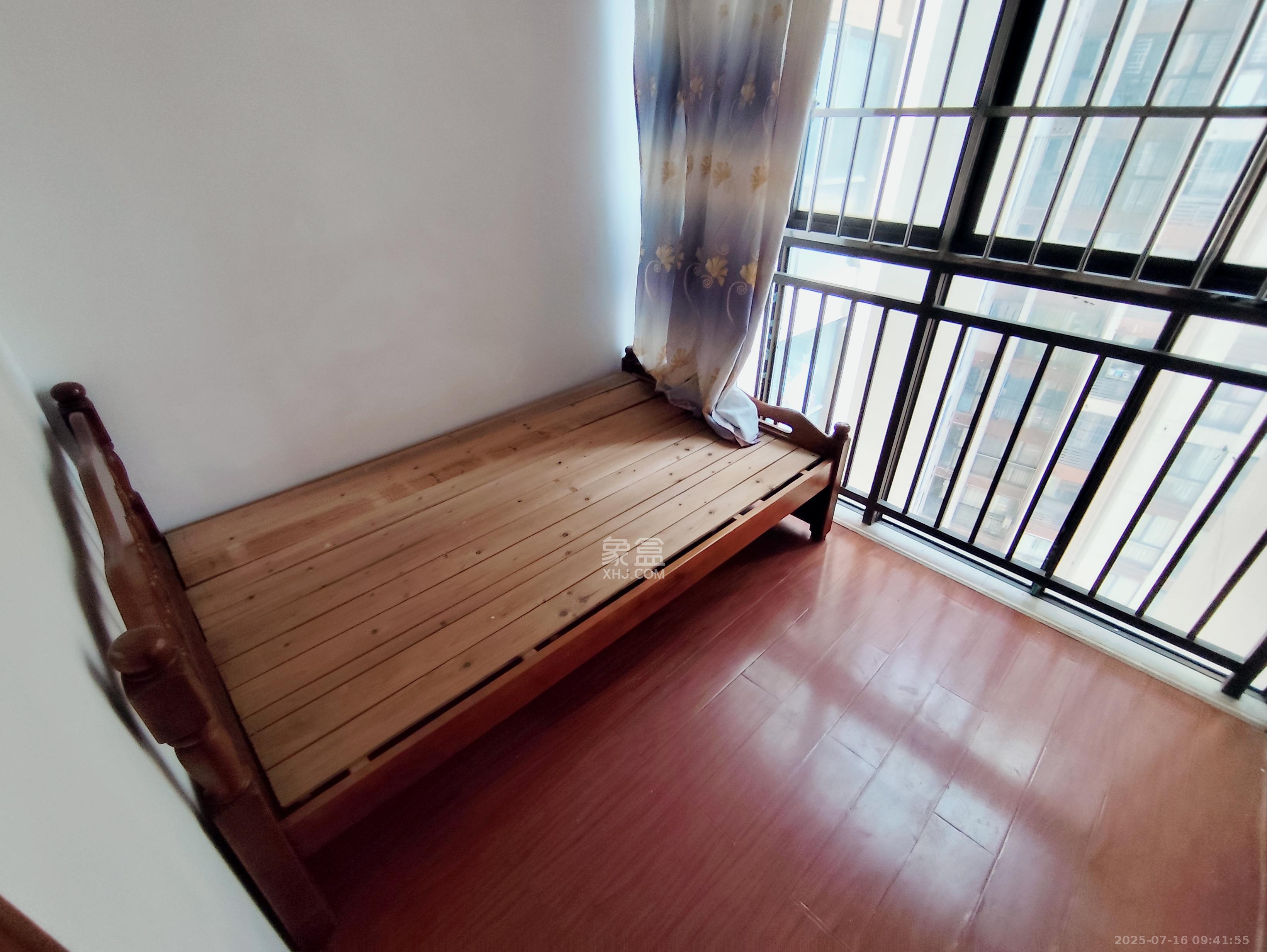 旭辉华庭  3室2厅1卫    1800.0元/月 旭辉华庭  3室2厅1卫    1800.0元/月室内图