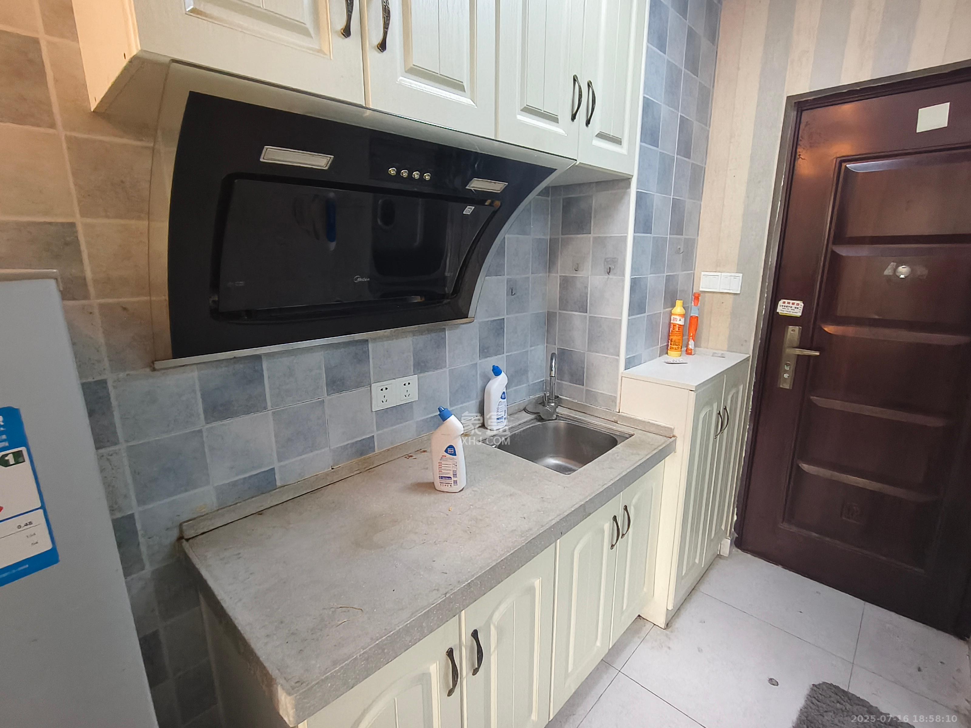 绿地中央广场 1室0厅1卫 1400.0元/月 绿地中央广场 1室0厅1卫 1400.0元/月室内图