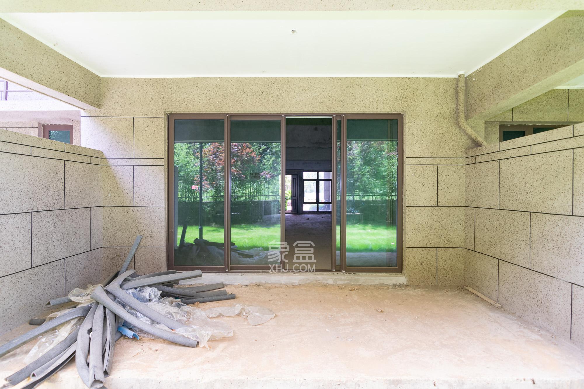 碧桂园御园  5室2厅3卫    180.0万 碧桂园御园  5室2厅3卫    180.0万阳台