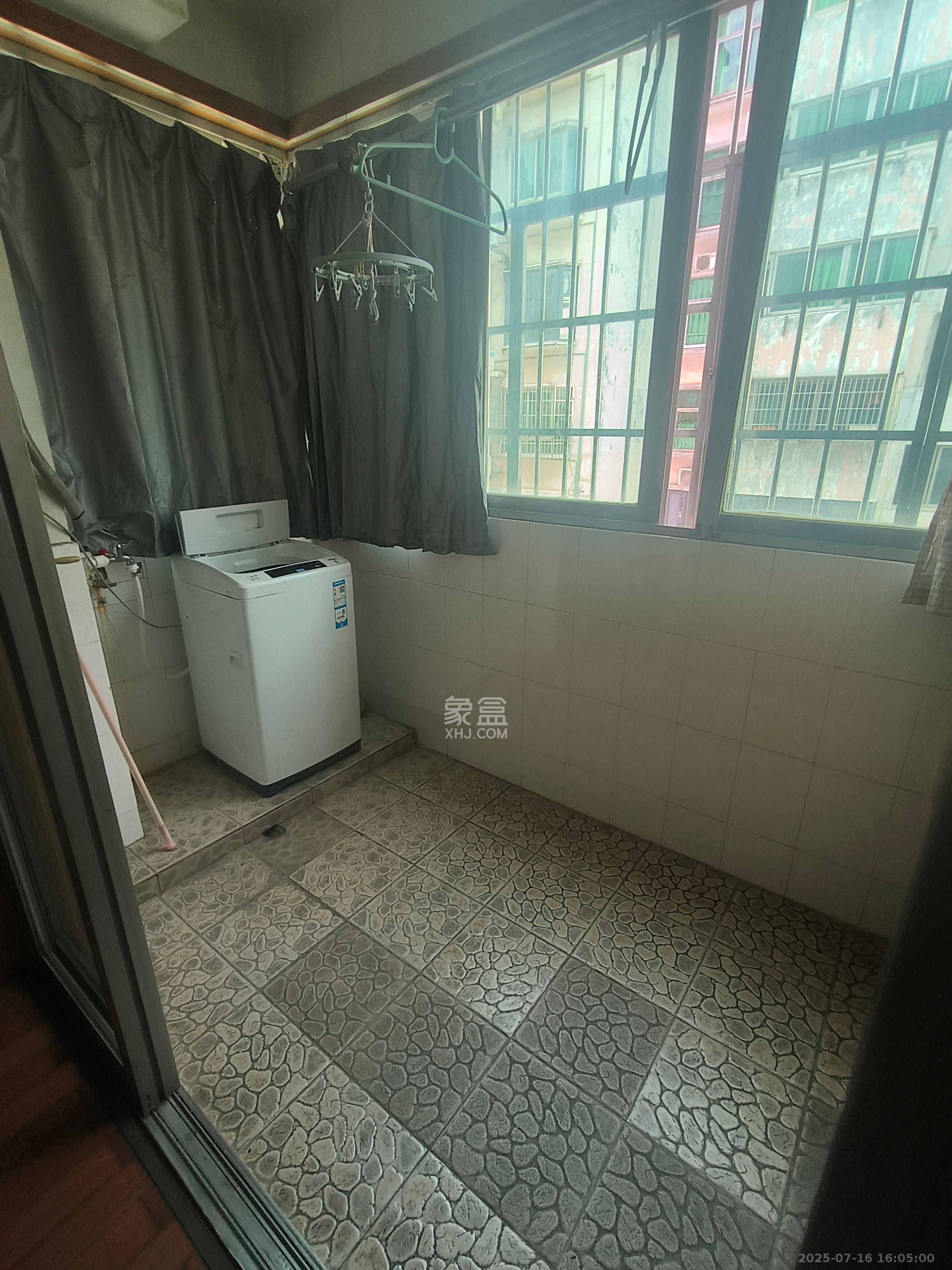 咸嘉新村嘉明苑  3室2厅2卫    2100.0元/月室内图