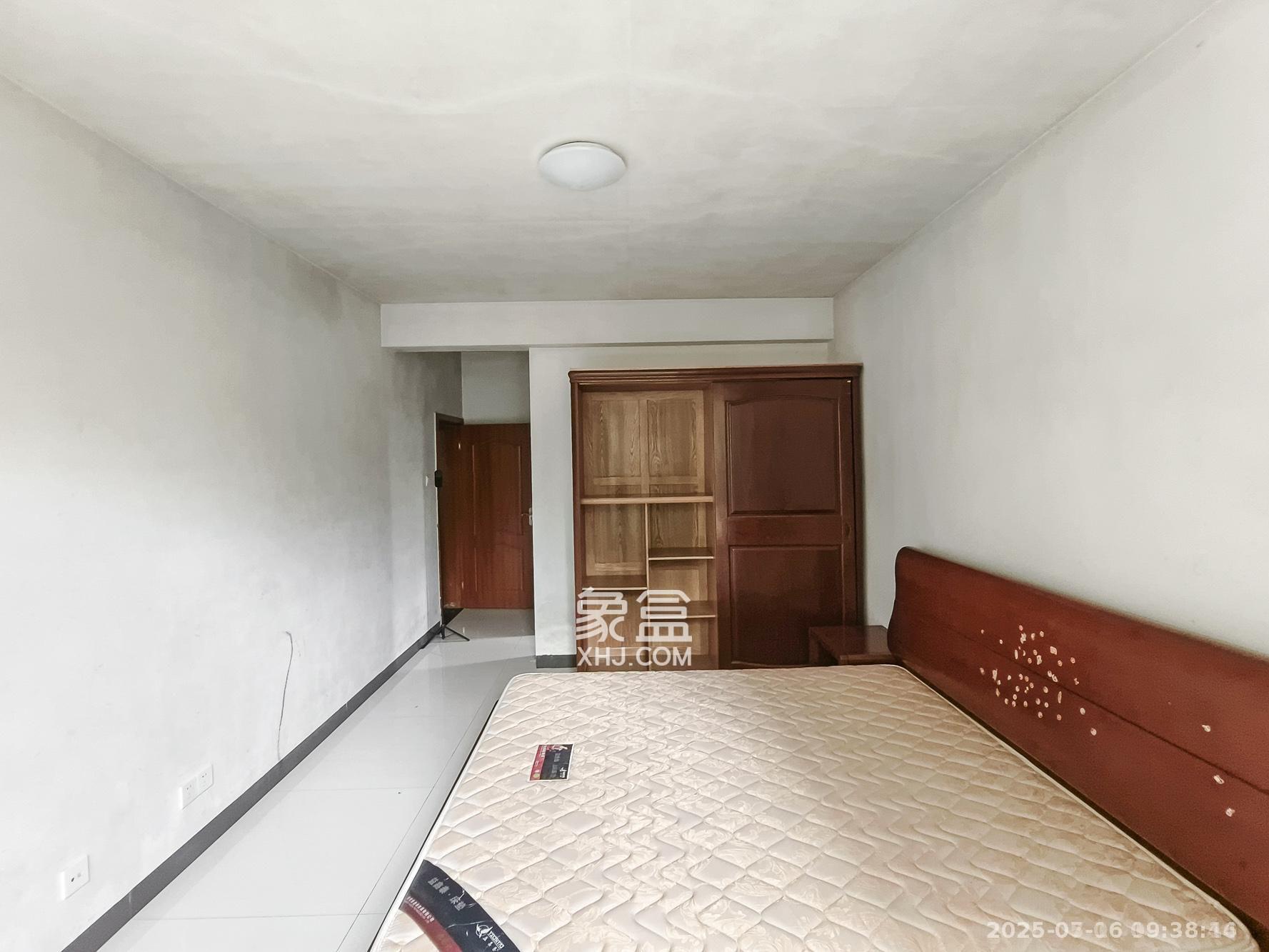 山水湾  3室2厅1卫    1900.0元/月 山水湾  3室2厅1卫    1900.0元/月室内图