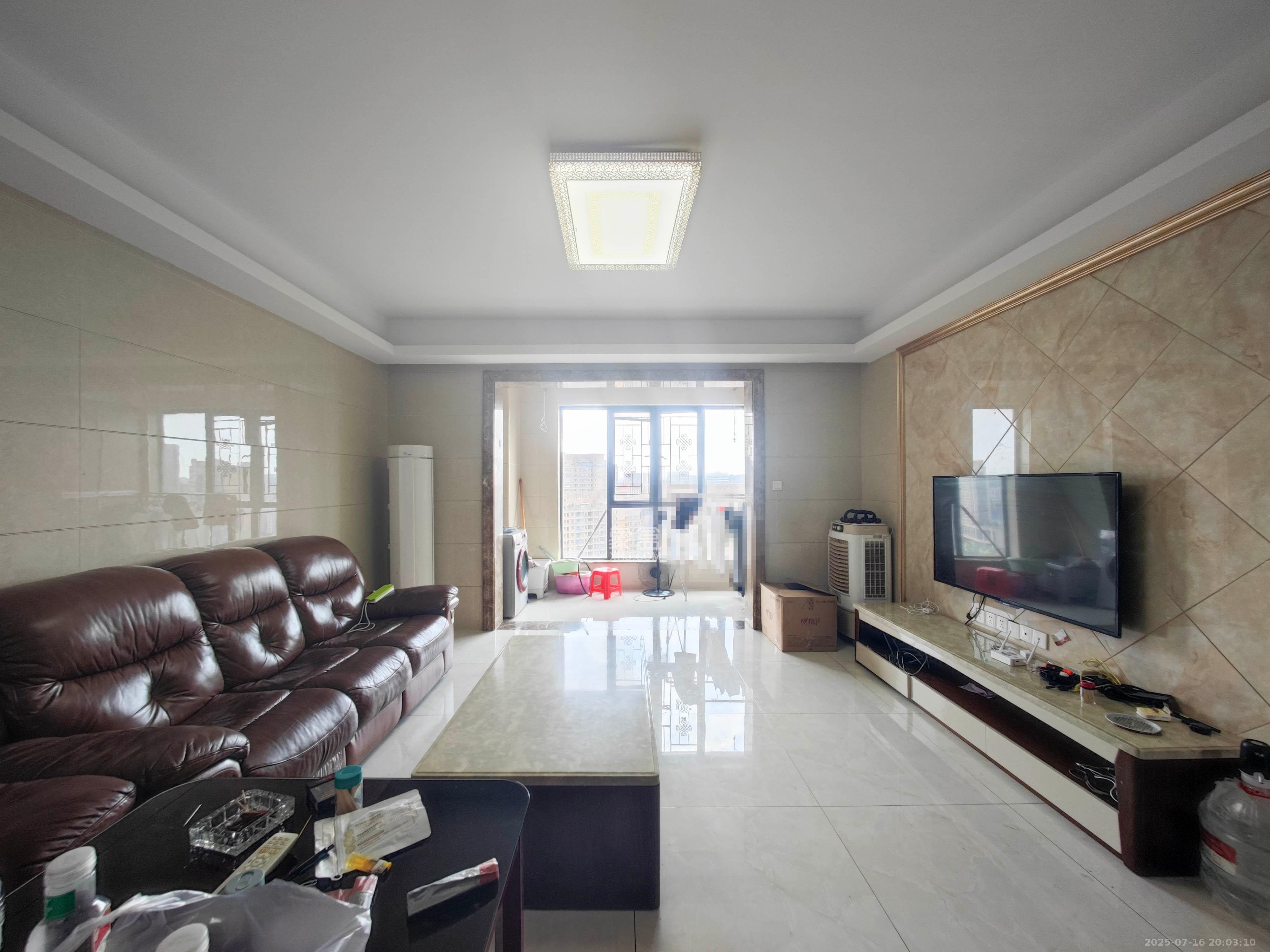 五矿万境水岸二期（五矿万境水岸和苑）  3室2厅2卫    179.0万客厅