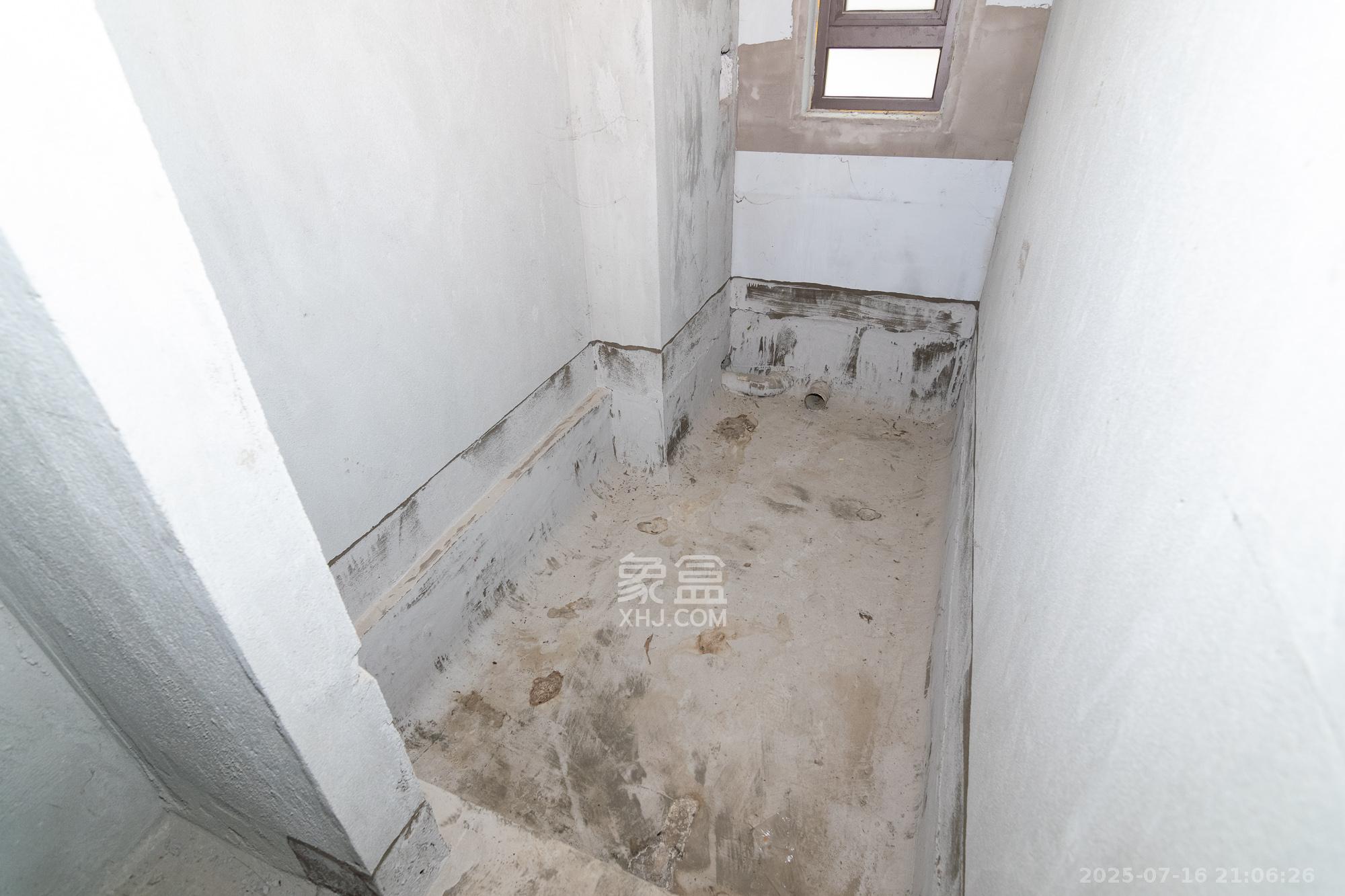 碧桂园御园  5室2厅3卫   180.00万卫生间