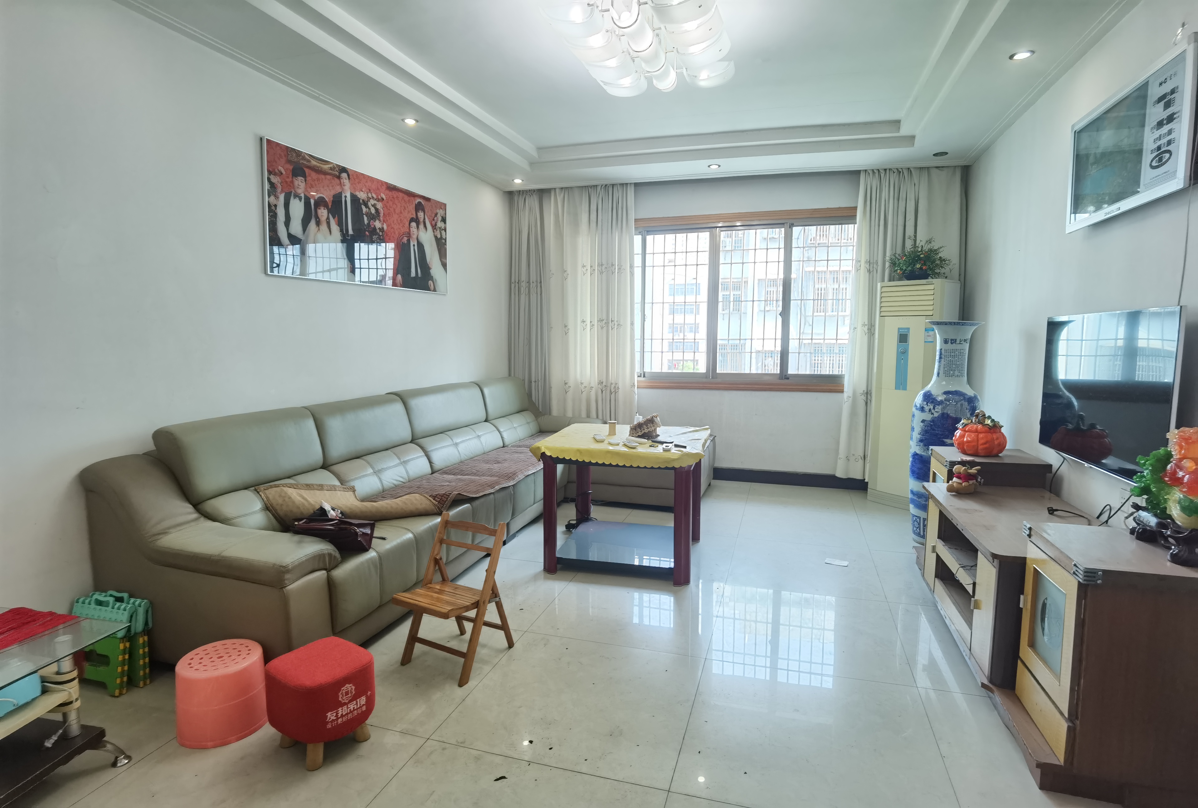 湘中园 3室2厅1卫 48.8万 湘中园 3室2厅1卫 48.8万客厅