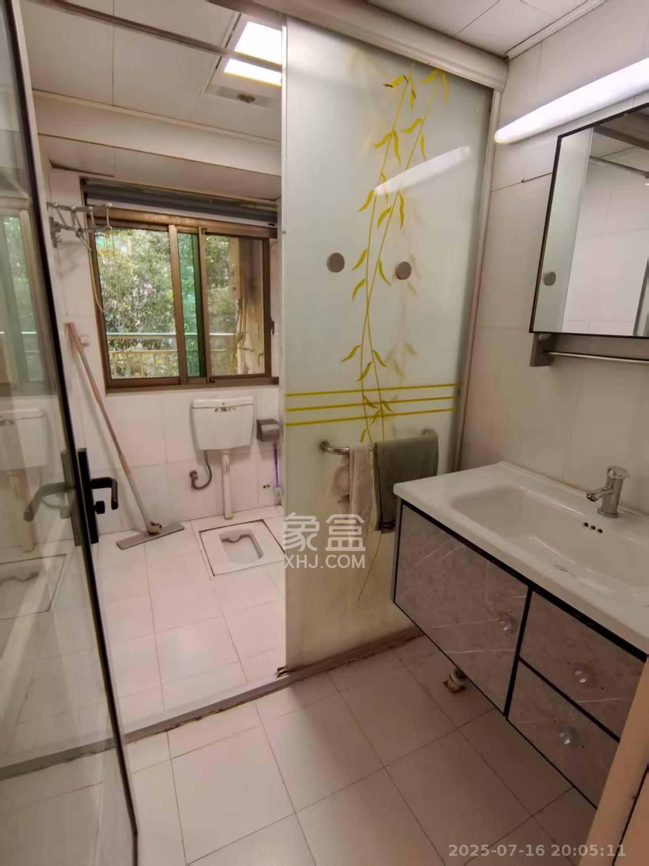 麓谷加州阳光  4室2厅2卫   2500.00元/月室内图