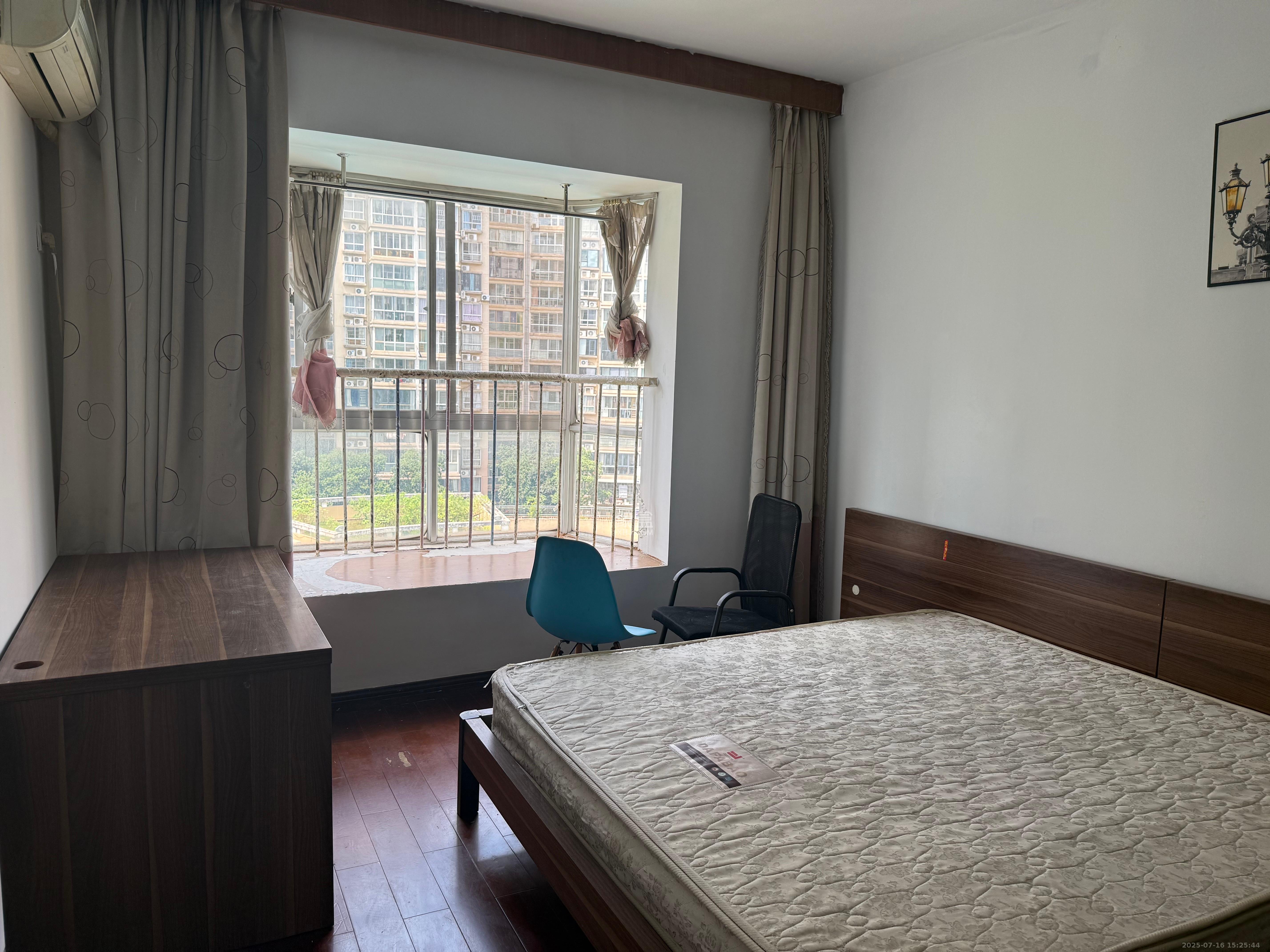 华银园  4室2厅2卫    2800.0元/月 华银园  4室2厅2卫    2800.0元/月室内图