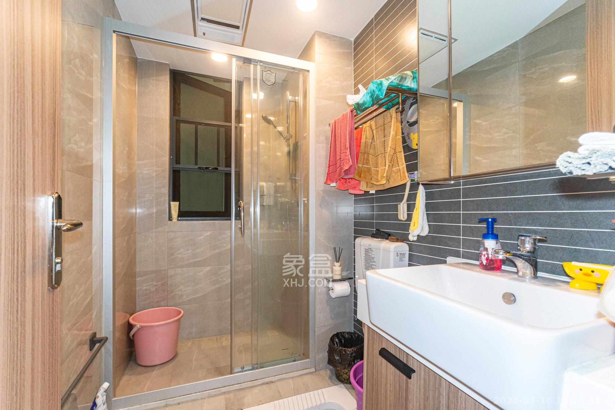 华远碧桂园海蓝城 3室2厅2卫 70.0万 华远碧桂园海蓝城 3室2厅2卫 70.0万卫生间