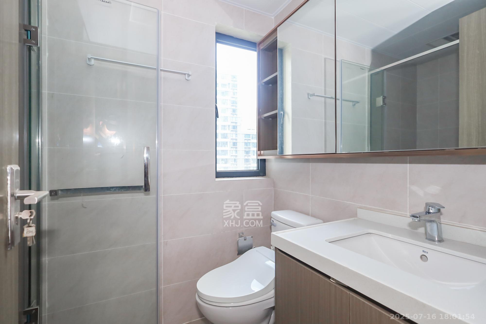 滨江府1913 4室2厅2卫 233.0万 滨江府1913 4室2厅2卫 233.0万卫生间