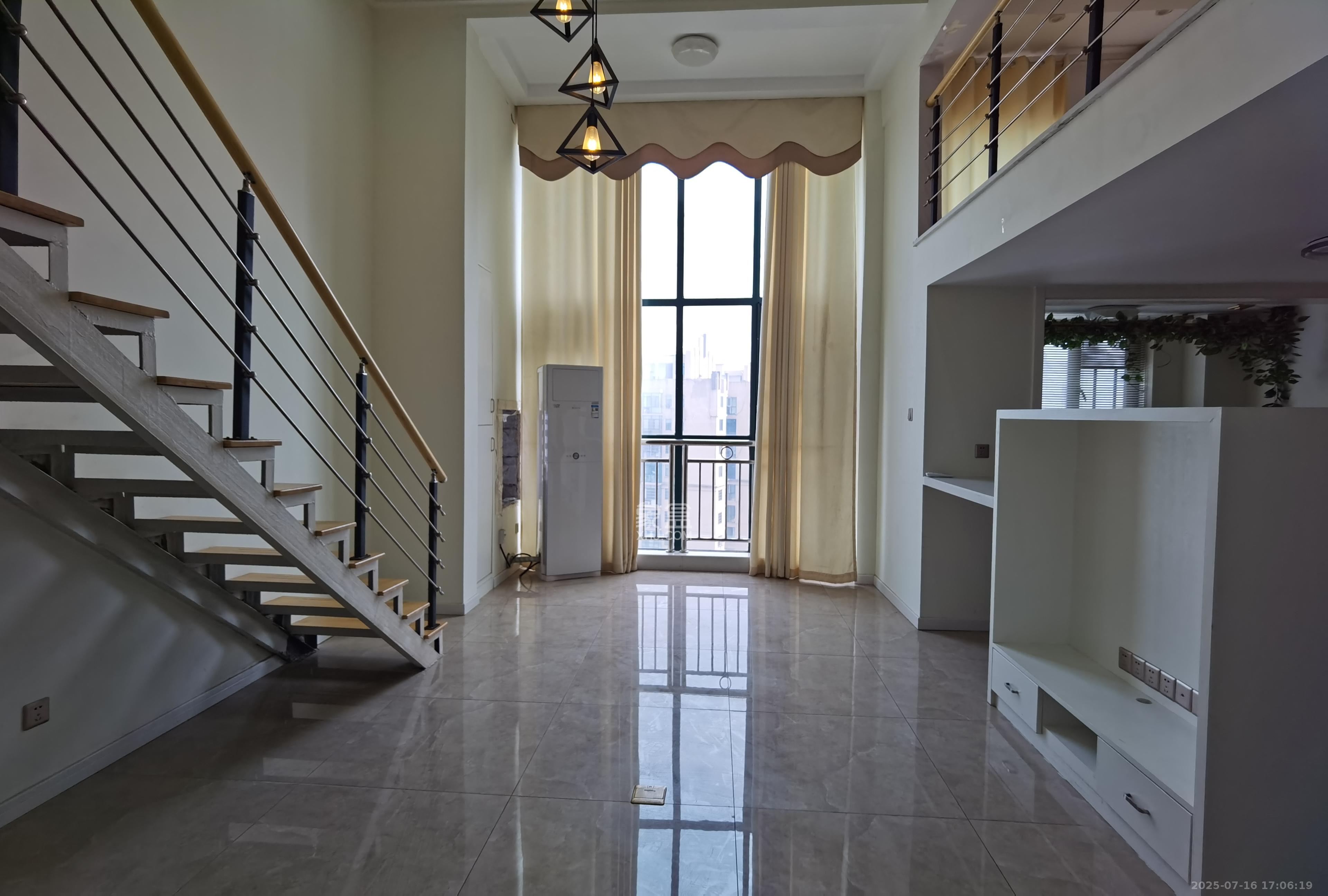 洋湖时代 3室3厅2卫 1800.0元/月 洋湖时代 3室3厅2卫 1800.0元/月室内图