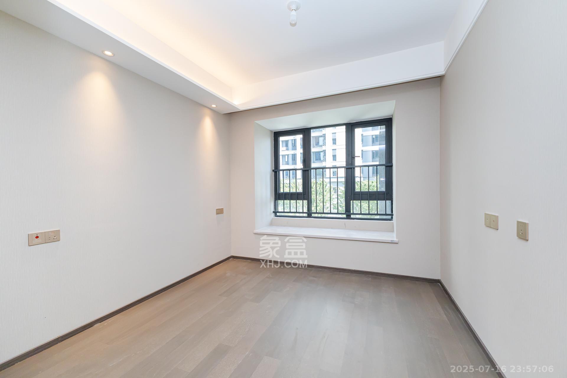 龙湖翠湖壹号 3室2厅2卫 118.0万 龙湖翠湖壹号 3室2厅2卫 118.0万卧室