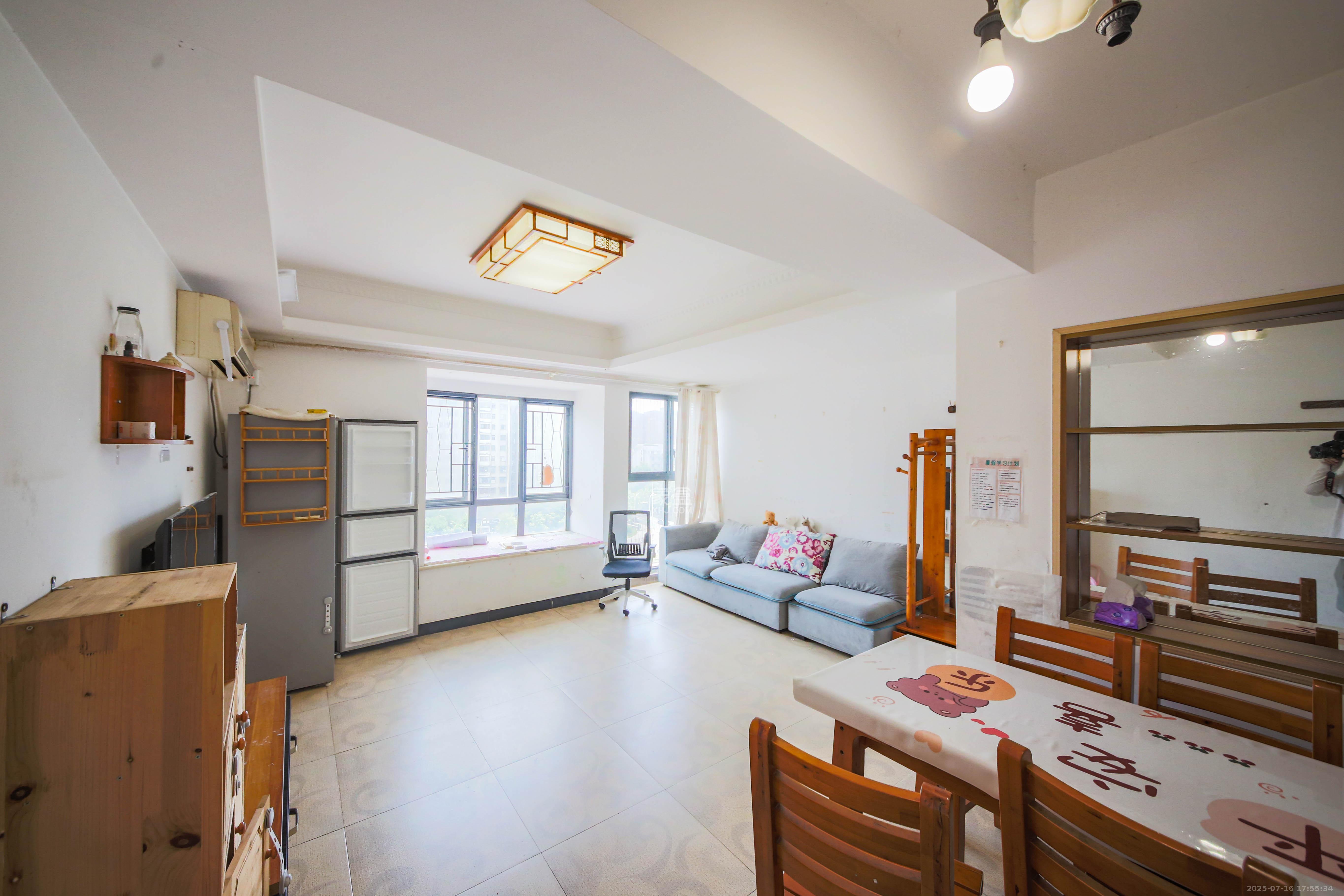 湘府东苑 3室2厅2卫 85.0万 湘府东苑 3室2厅2卫 85.0万客厅