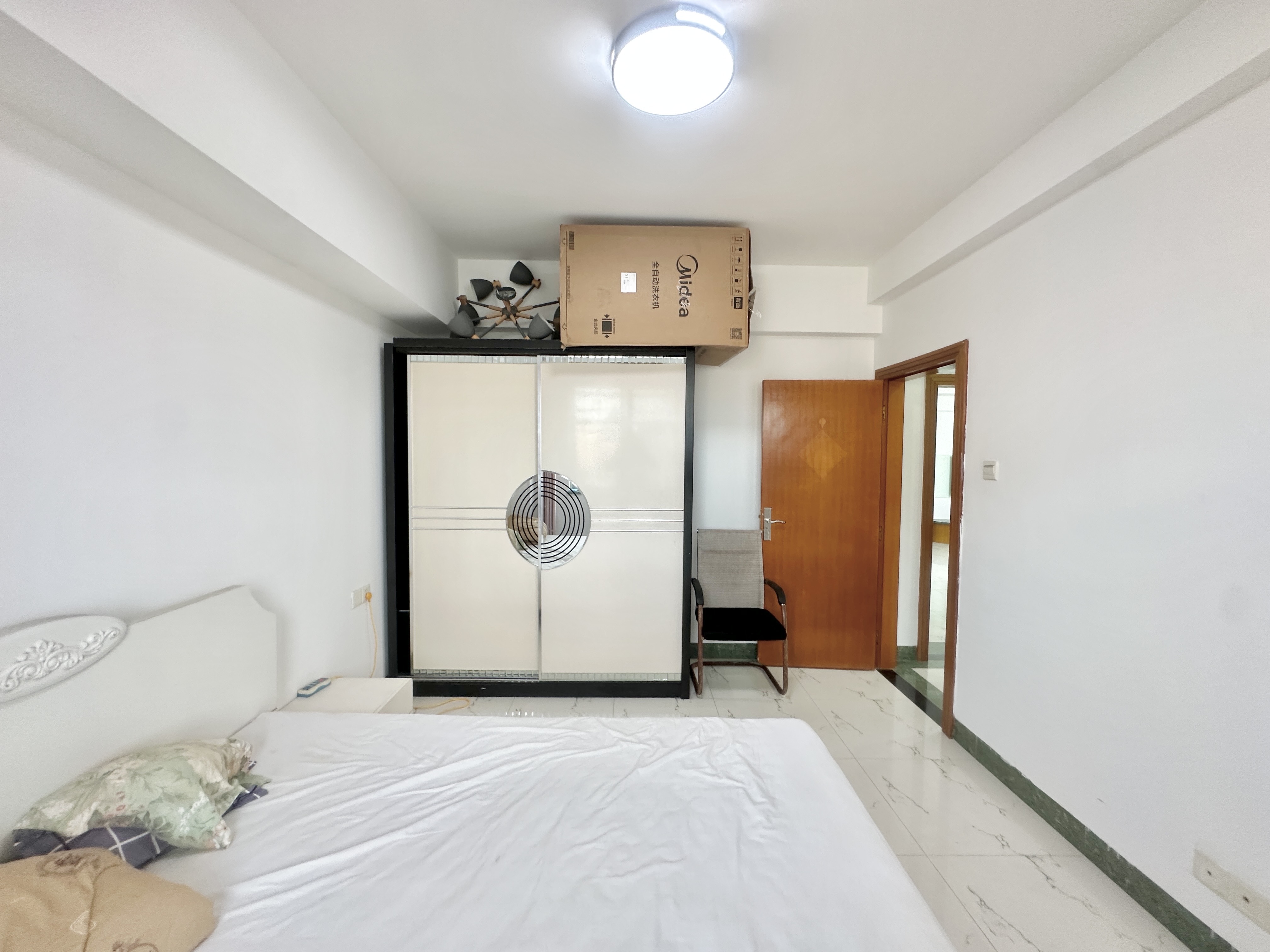 金山广场 3室2厅2卫 110.0万 金山广场 3室2厅2卫 110.0万客厅