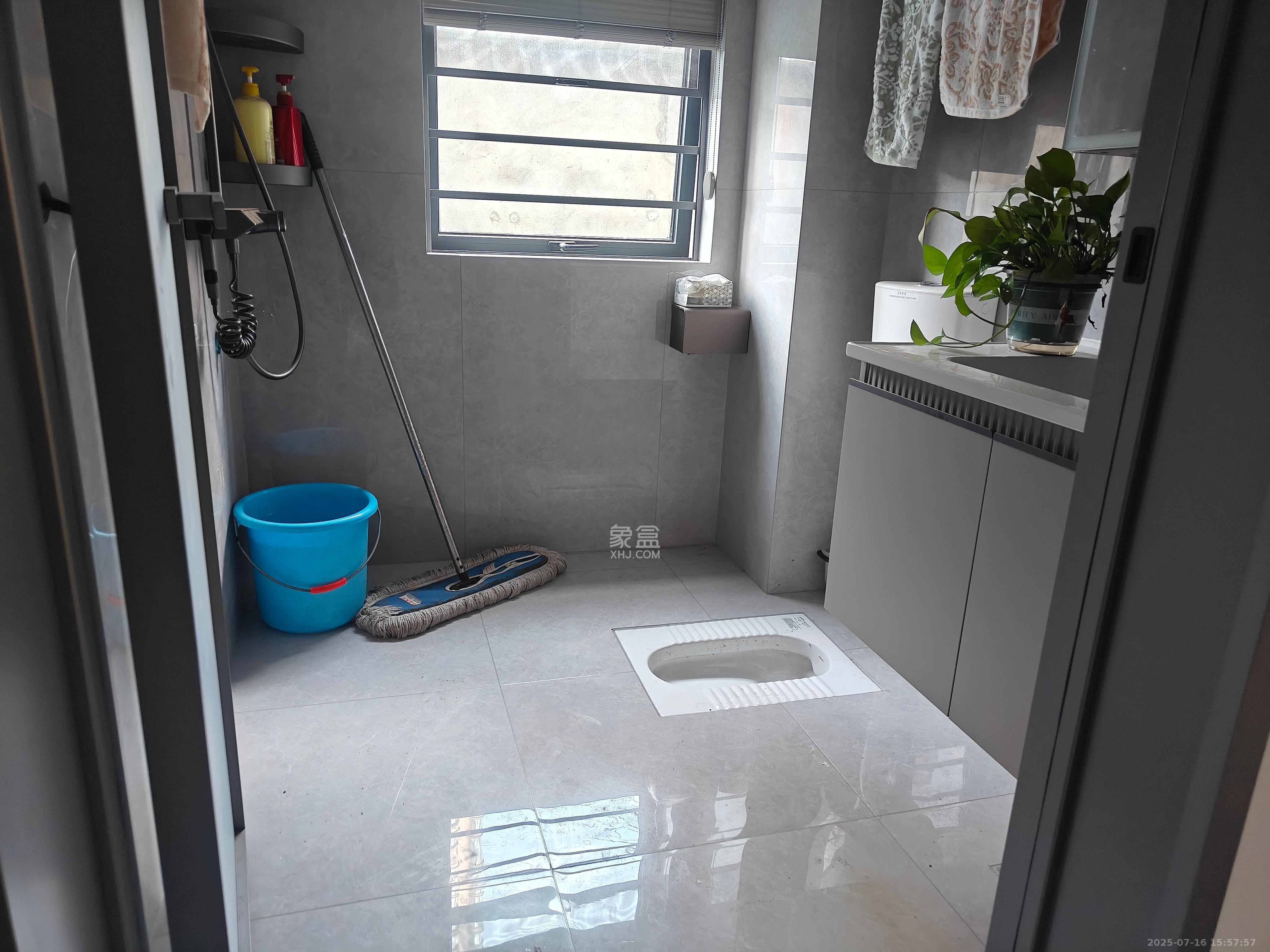 莲馨苑 3室2厅2卫 3400.0元/月 莲馨苑 3室2厅2卫 3400.0元/月室内图