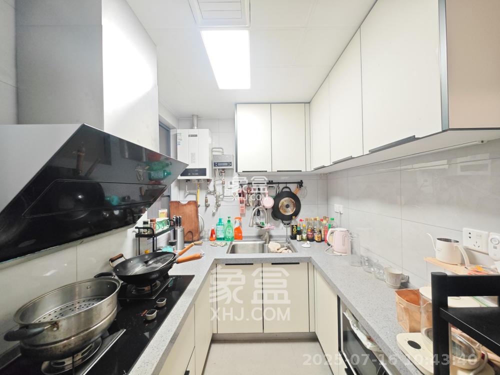 保利城（中航城国际社区、郡原美村）  4室2厅2卫   2500.00元/月室内图
