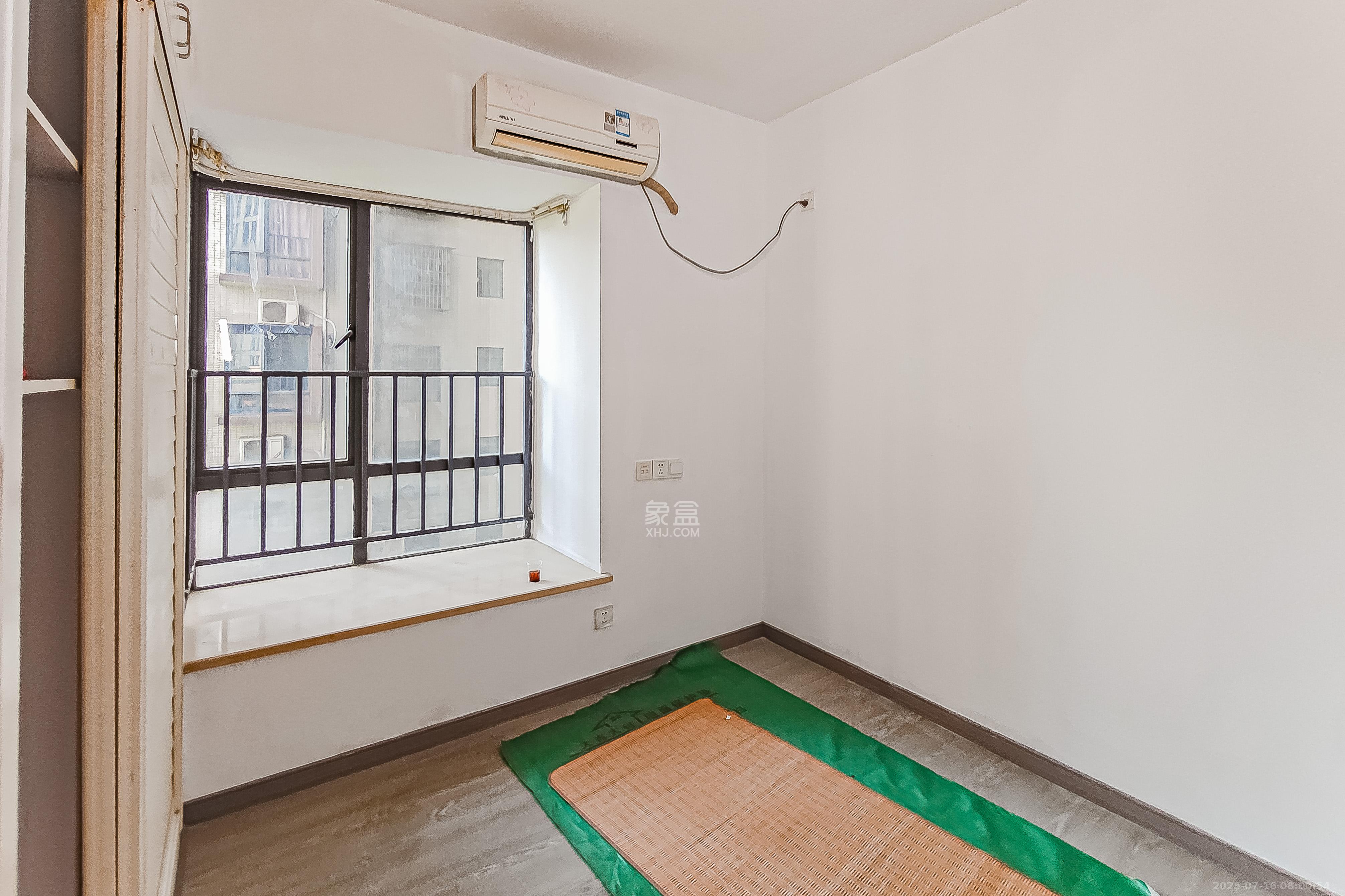 兰亭优壳(隽峰苑) 4室2厅1卫 79.0万 兰亭优壳(隽峰苑) 4室2厅1卫 79.0万卧室