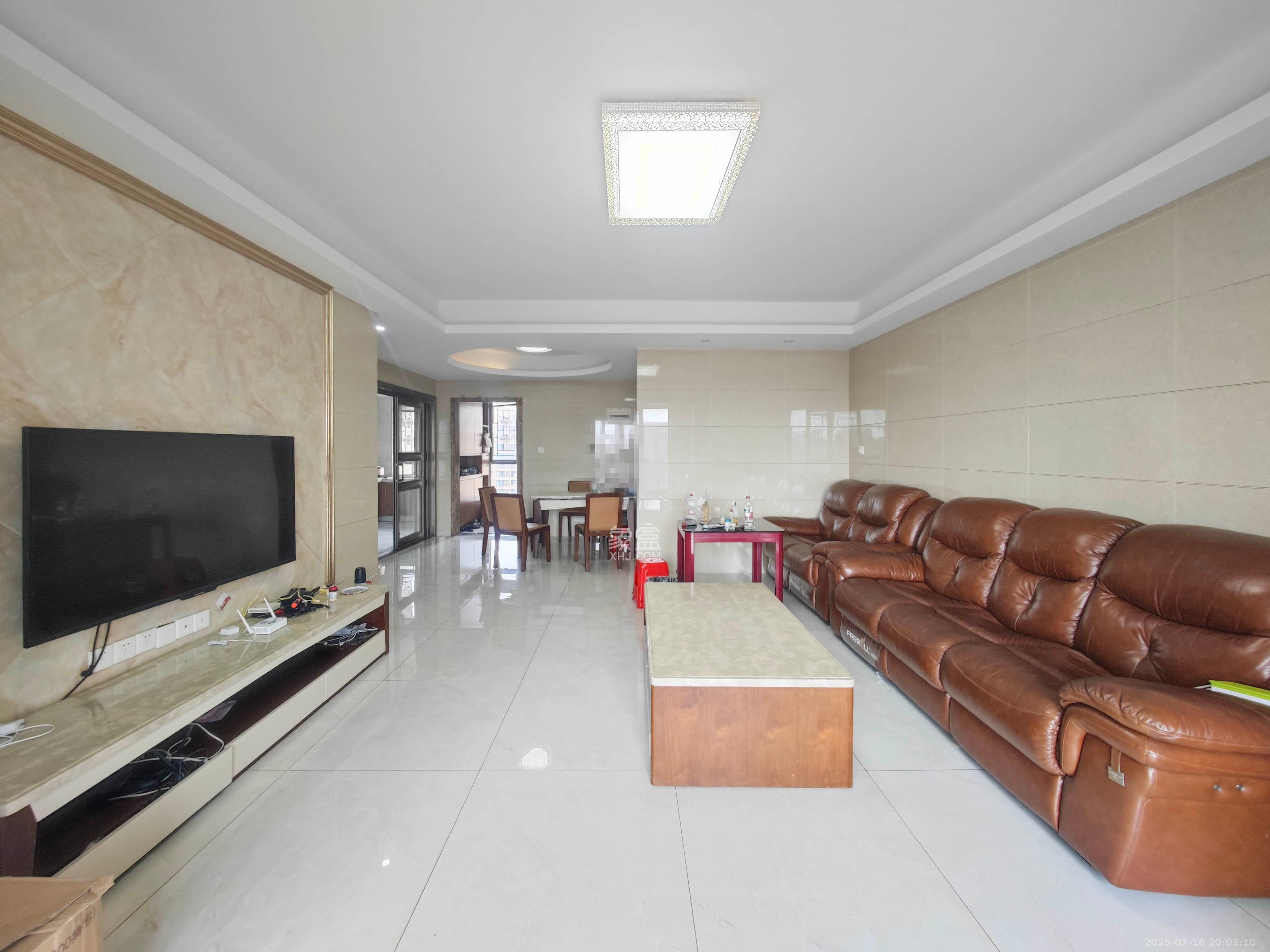 五矿万境水岸二期（五矿万境水岸和苑）  3室2厅2卫    179.0万客厅