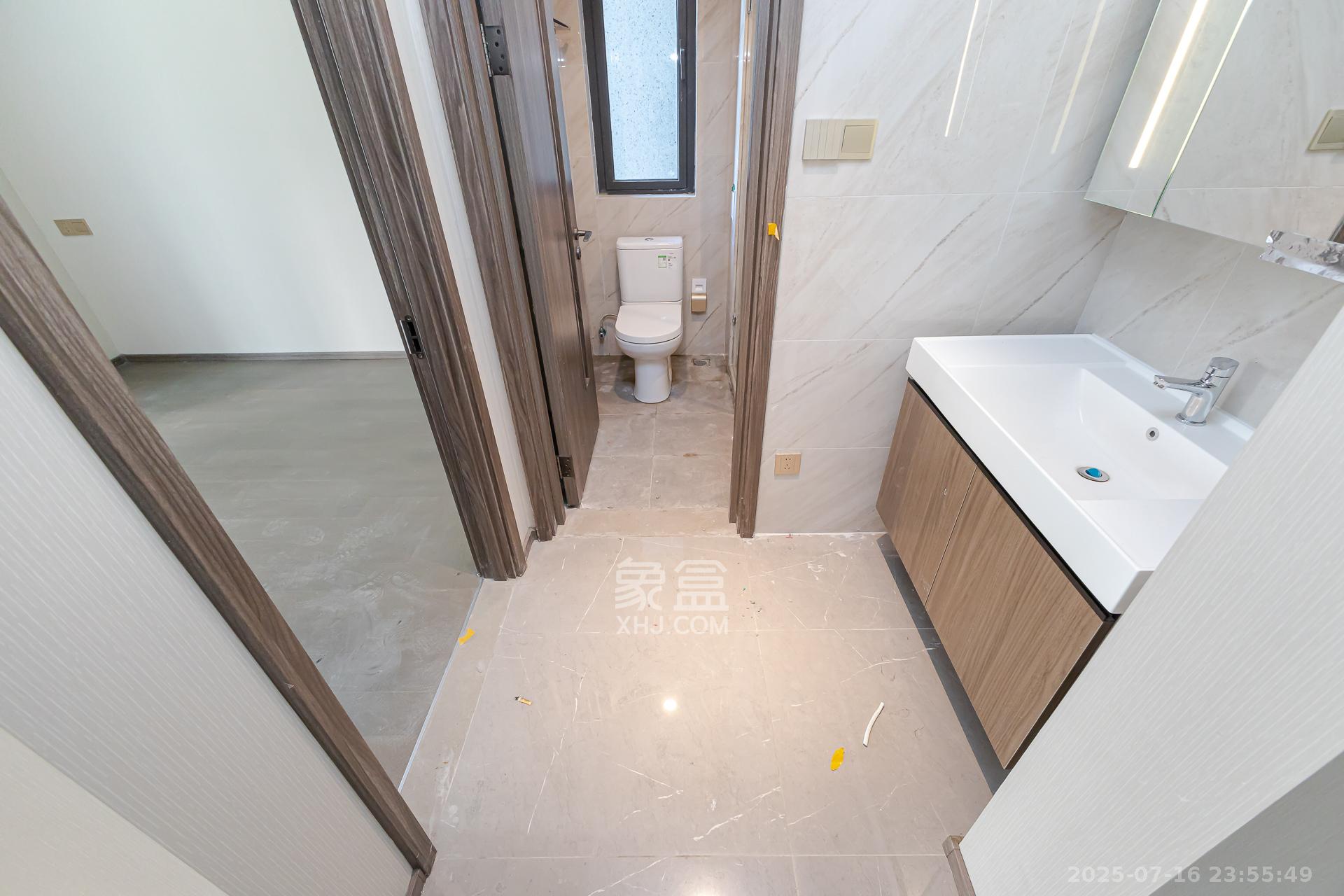 龙湖翠湖壹号 3室2厅2卫 118.0万 龙湖翠湖壹号 3室2厅2卫 118.0万卫生间