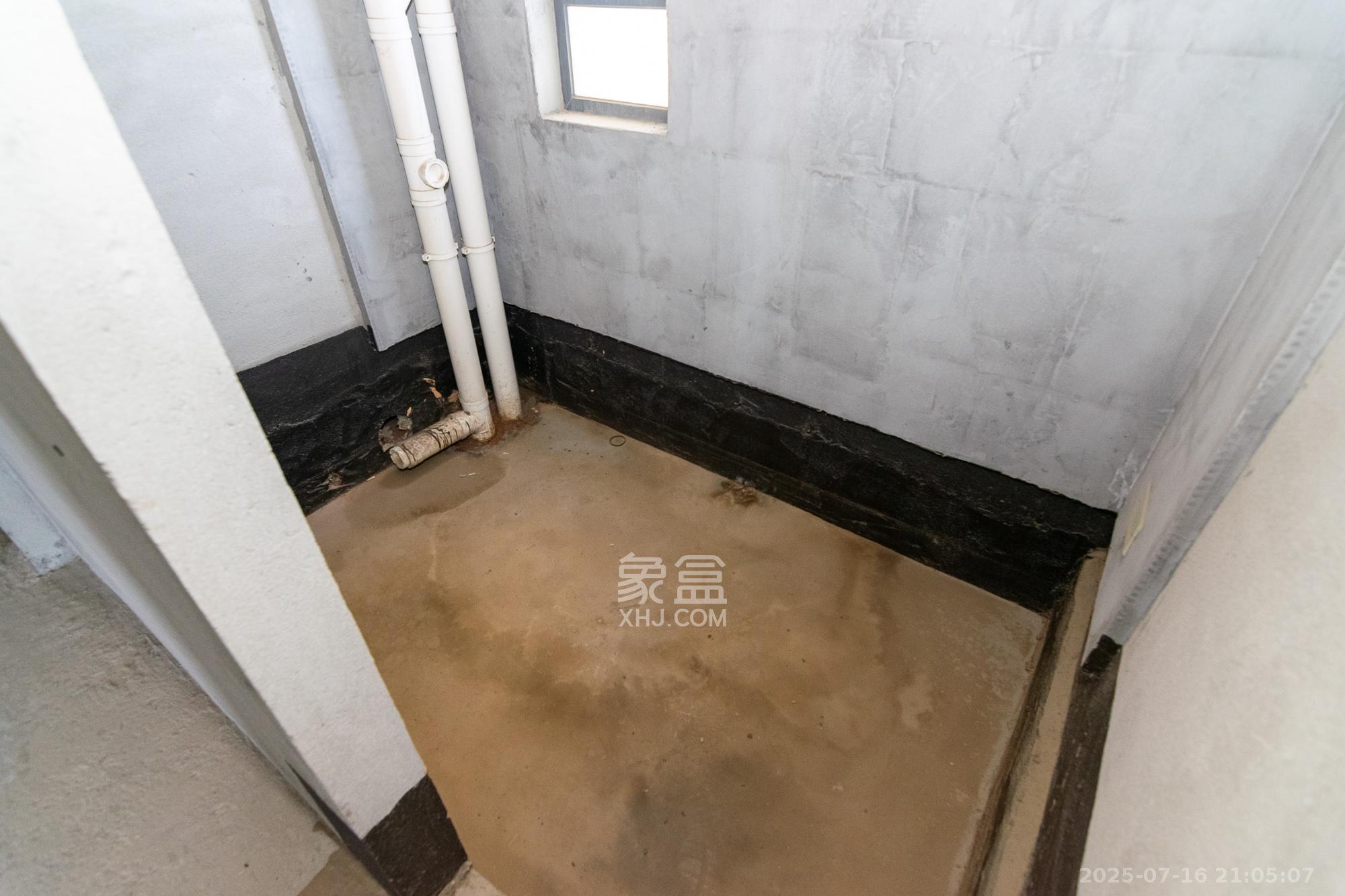 中粮鸿云  4室2厅2卫   85.00万卫生间