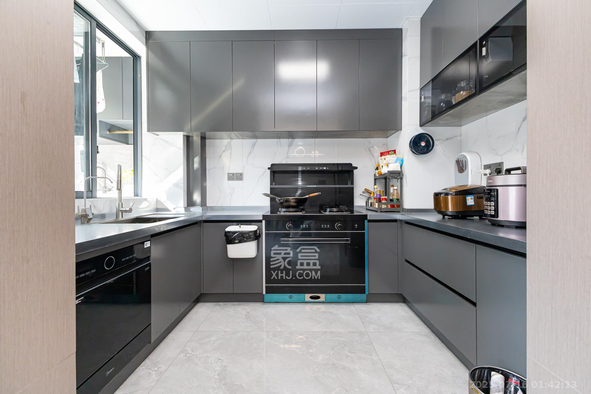 润和湘江天地E区  4室2厅3卫    225.0万 润和湘江天地E区  4室2厅3卫    225.0万厨房