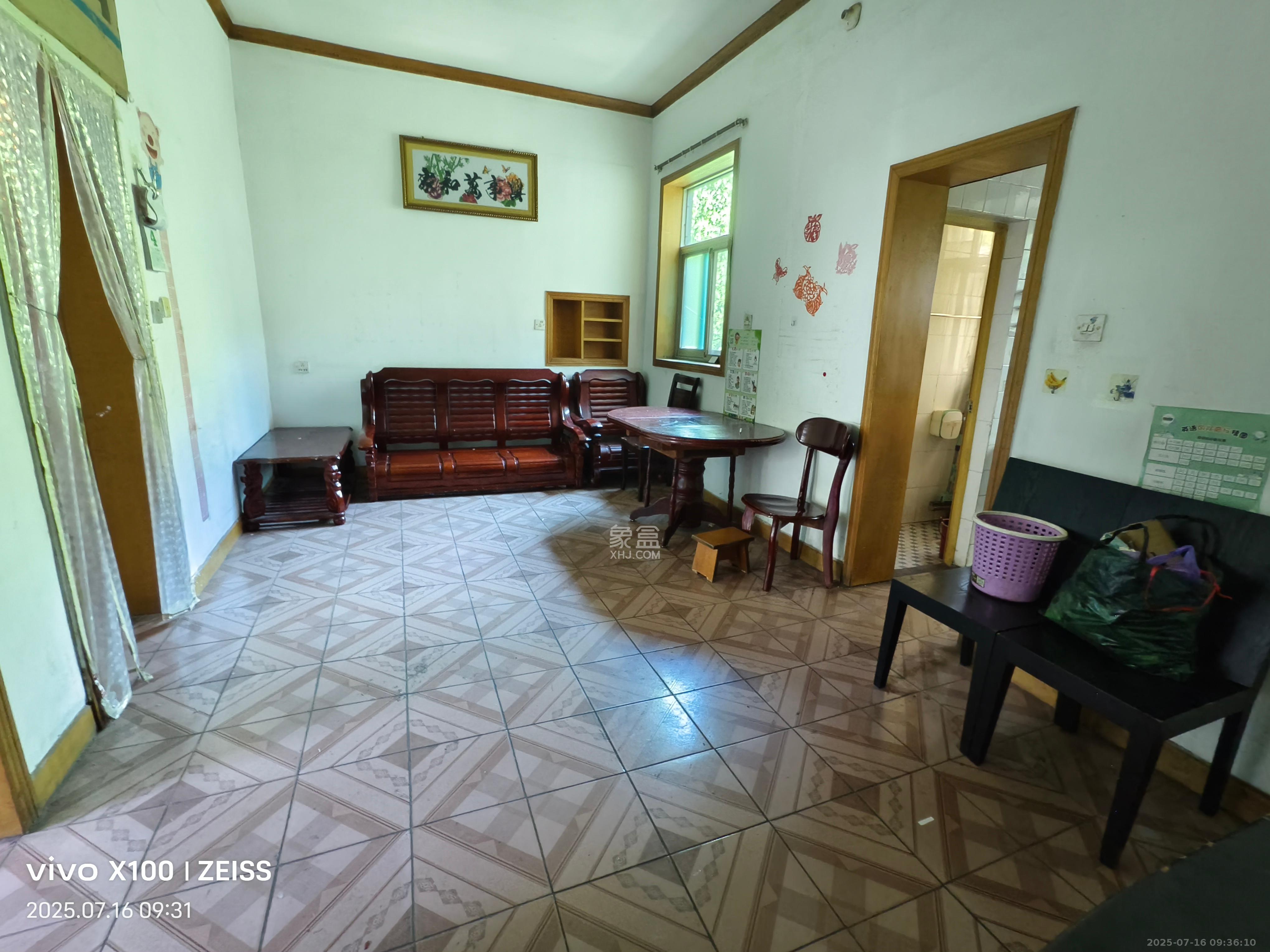 湘农桥社区 3室1厅1卫 1500.0元/月 湘农桥社区 3室1厅1卫 1500.0元/月室内图