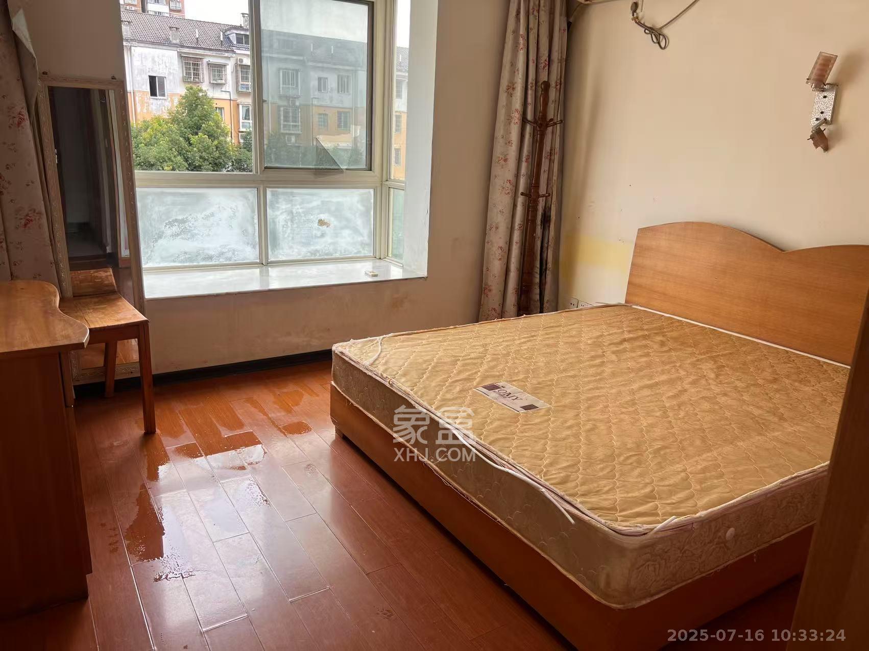 德润园  3室2厅2卫    2000.0元/月室内图