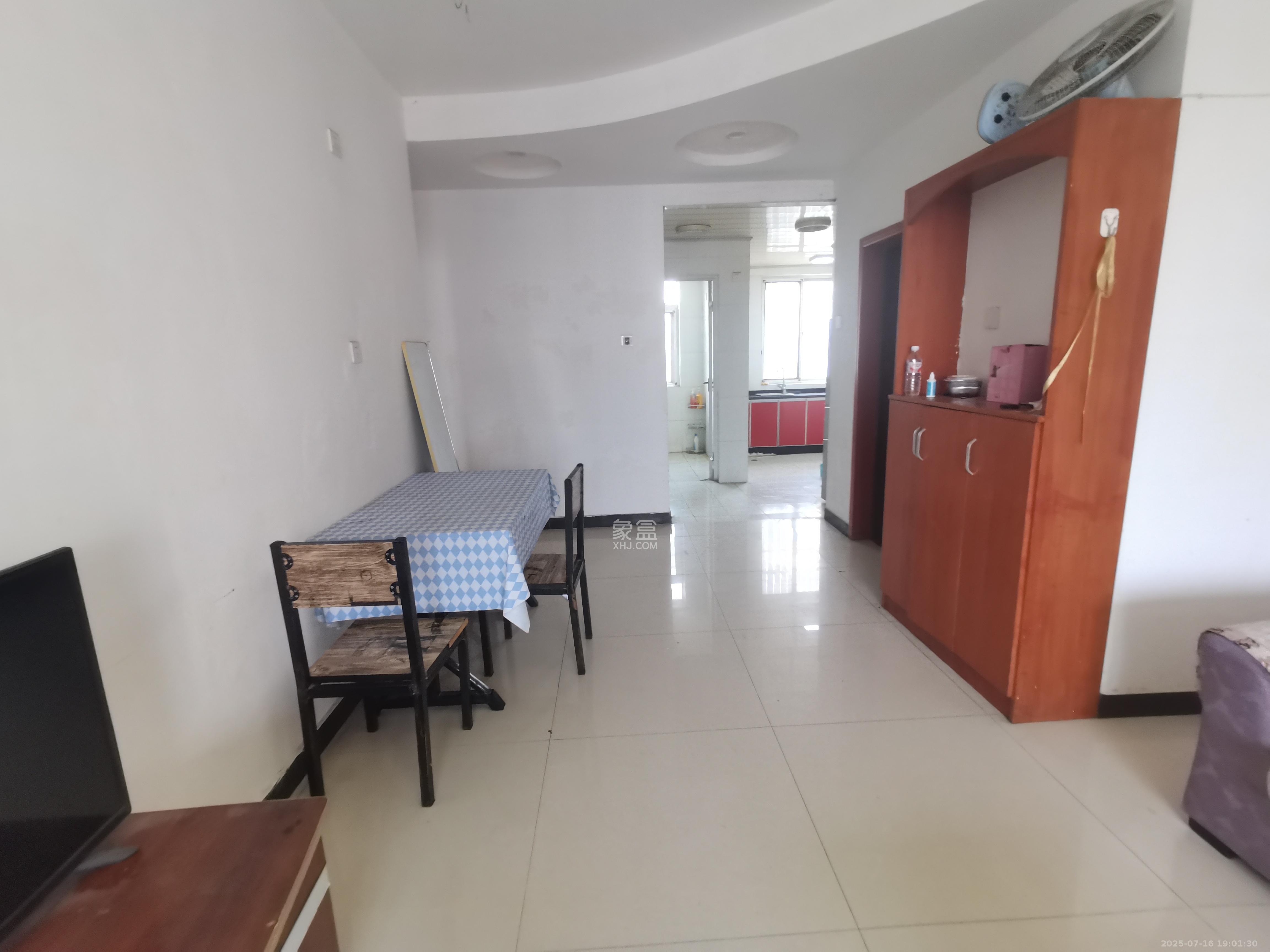 一品东庭  3室2厅1卫    2500.0元/月 一品东庭  3室2厅1卫    2500.0元/月室内图