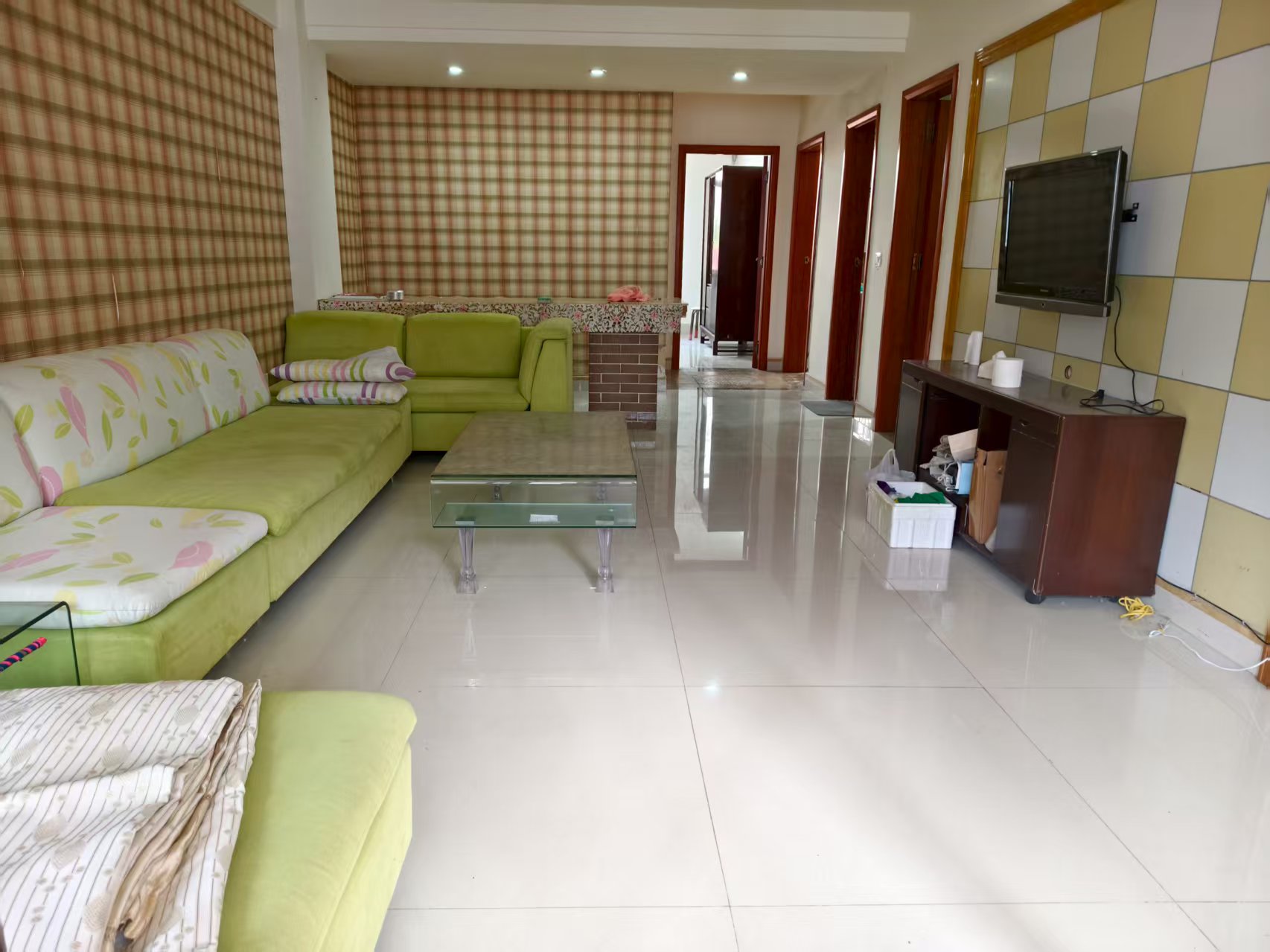 南宝小汽车修理厂宿舍 3室2厅2卫 2300.0元/月 南宝小汽车修理厂宿舍 3室2厅2卫 2300.0元/月室内图