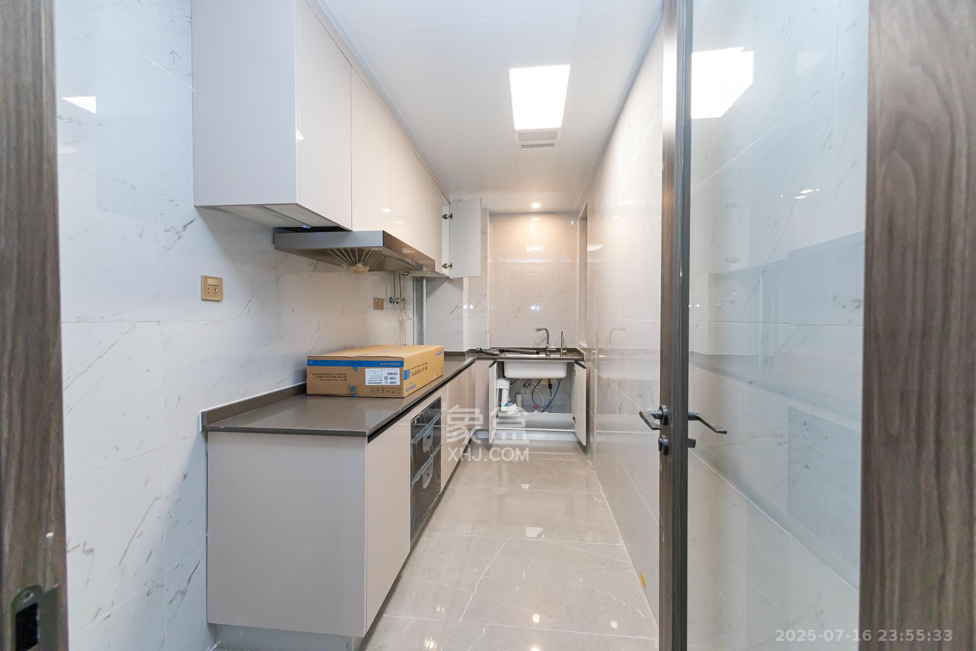 龙湖翠湖壹号 3室2厅2卫 118.0万 龙湖翠湖壹号 3室2厅2卫 118.0万厨房