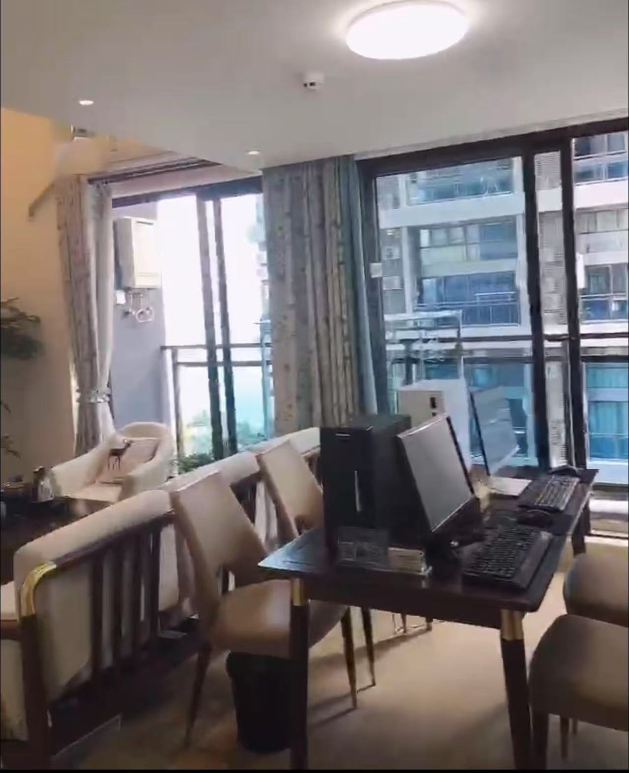 保利中央海岸一二期  2室2厅1卫   2200.00元/月