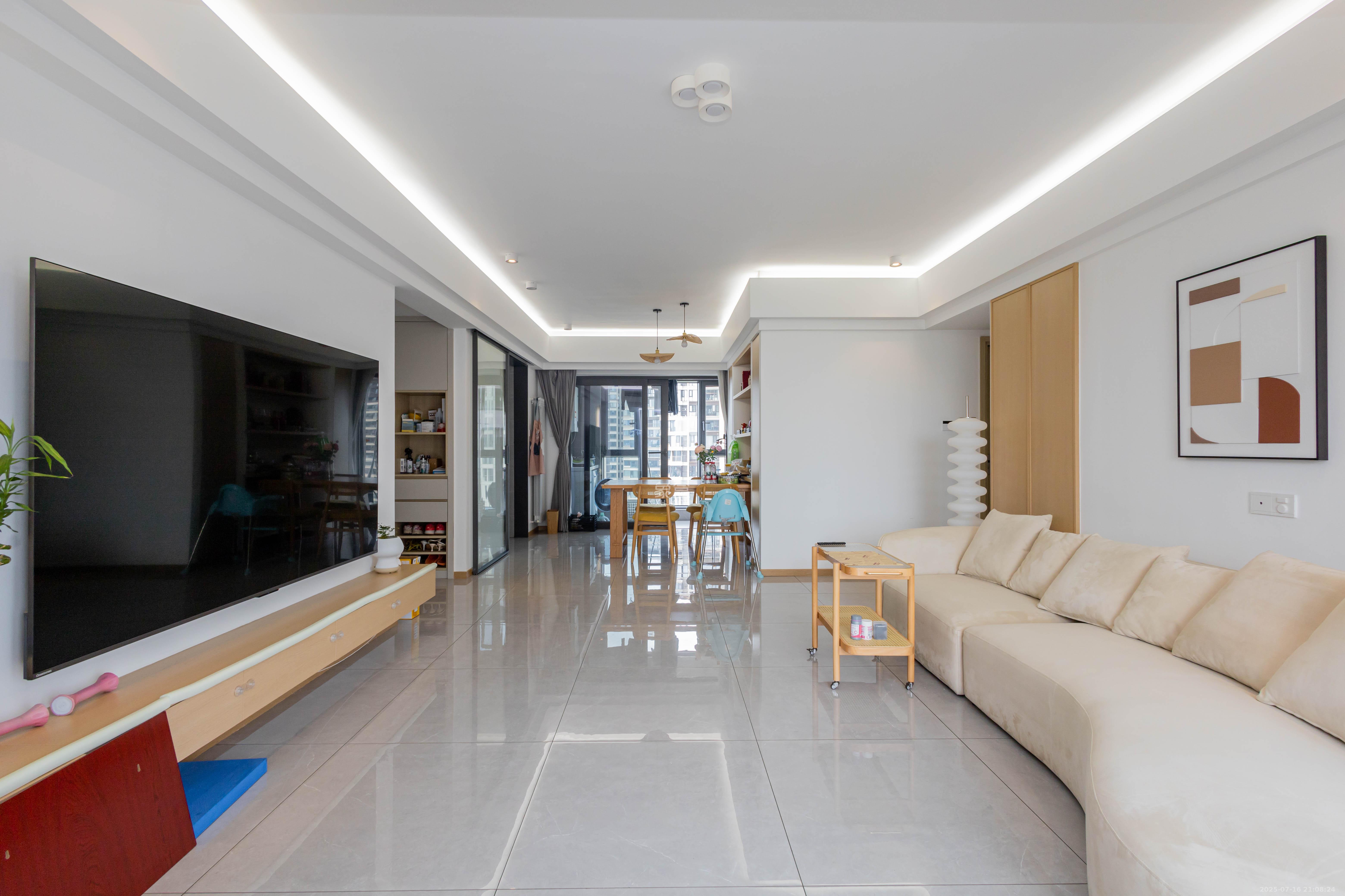 时代印记(长沙时代印记花园) 4室2厅3卫 235.0万 时代印记(长沙时代印记花园) 4室2厅3卫 235.0万客厅