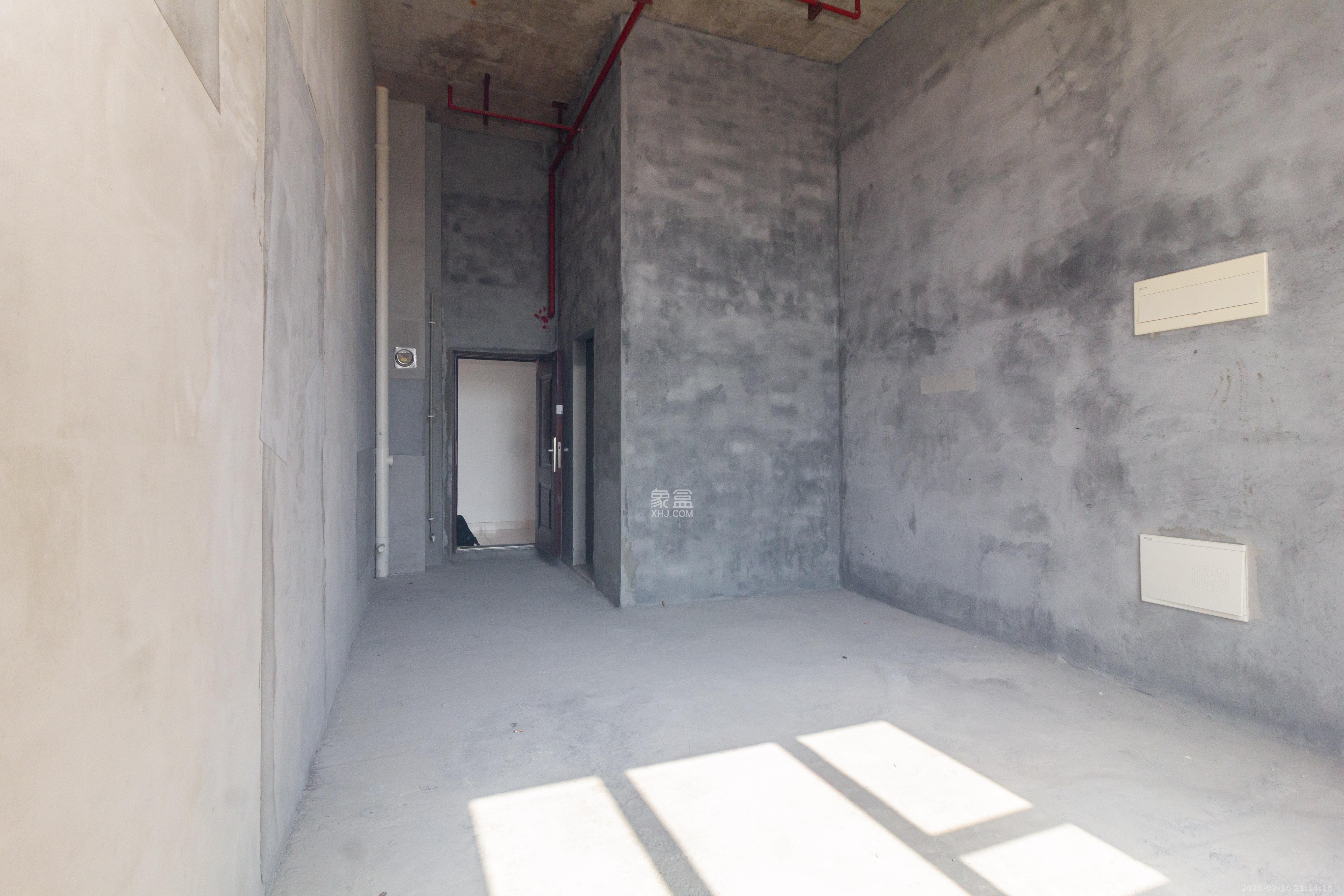 雅居乐新地  2室1厅1卫    16.0万 雅居乐新地  2室1厅1卫    16.0万客厅