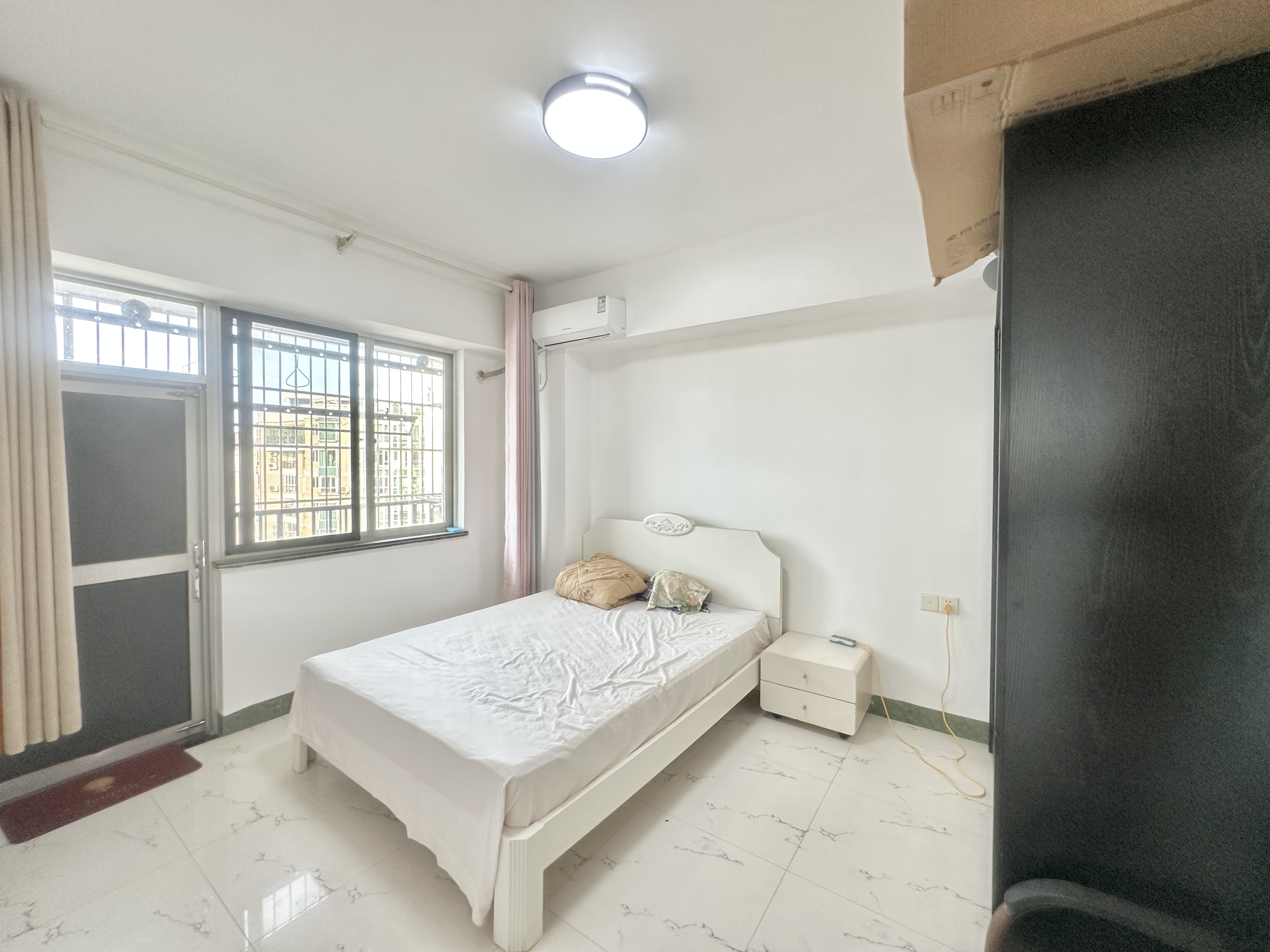 金山广场 3室2厅2卫 110.0万 金山广场 3室2厅2卫 110.0万客厅