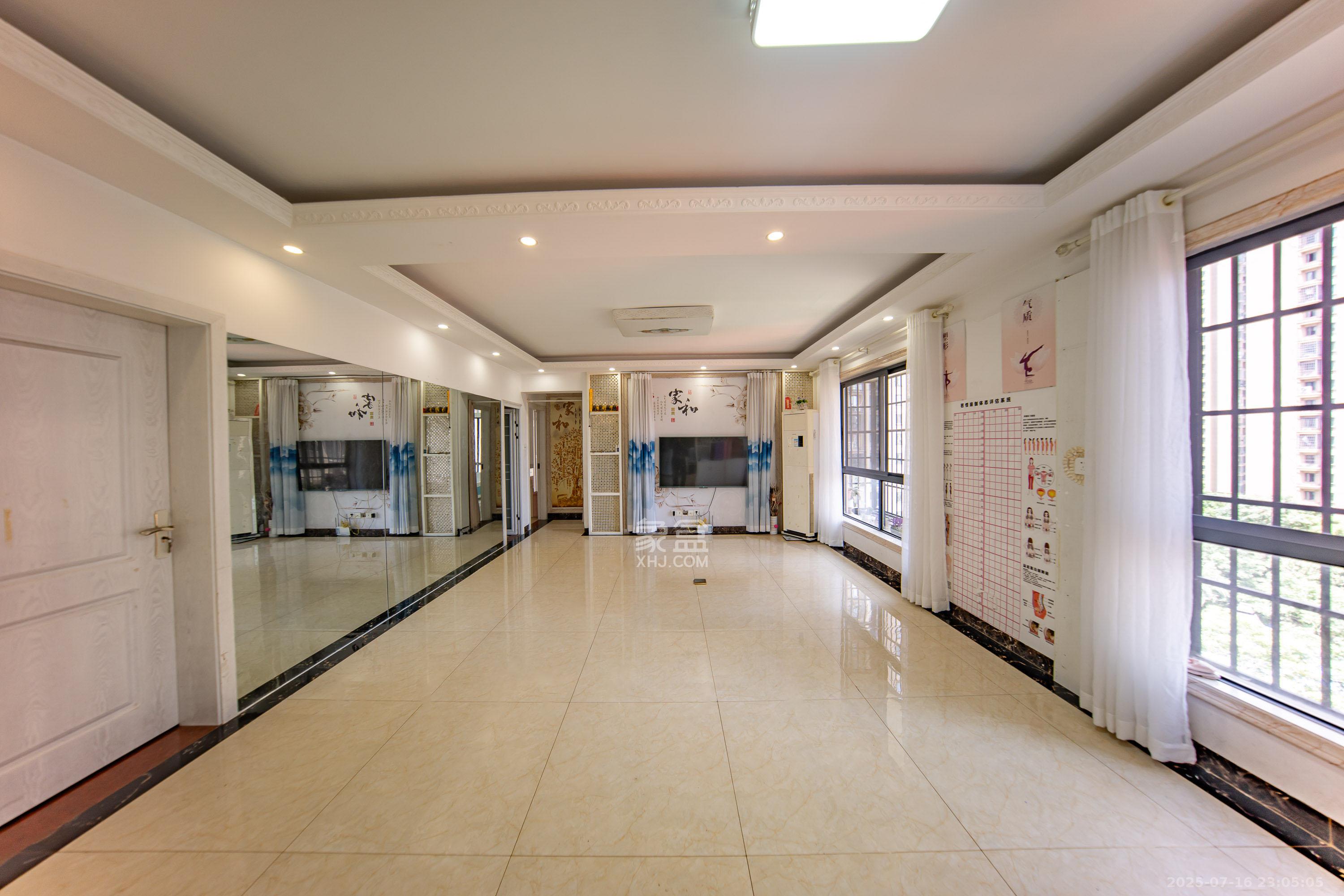 邦盛水岸御园 3室2厅2卫 75.0万 邦盛水岸御园 3室2厅2卫 75.0万客厅