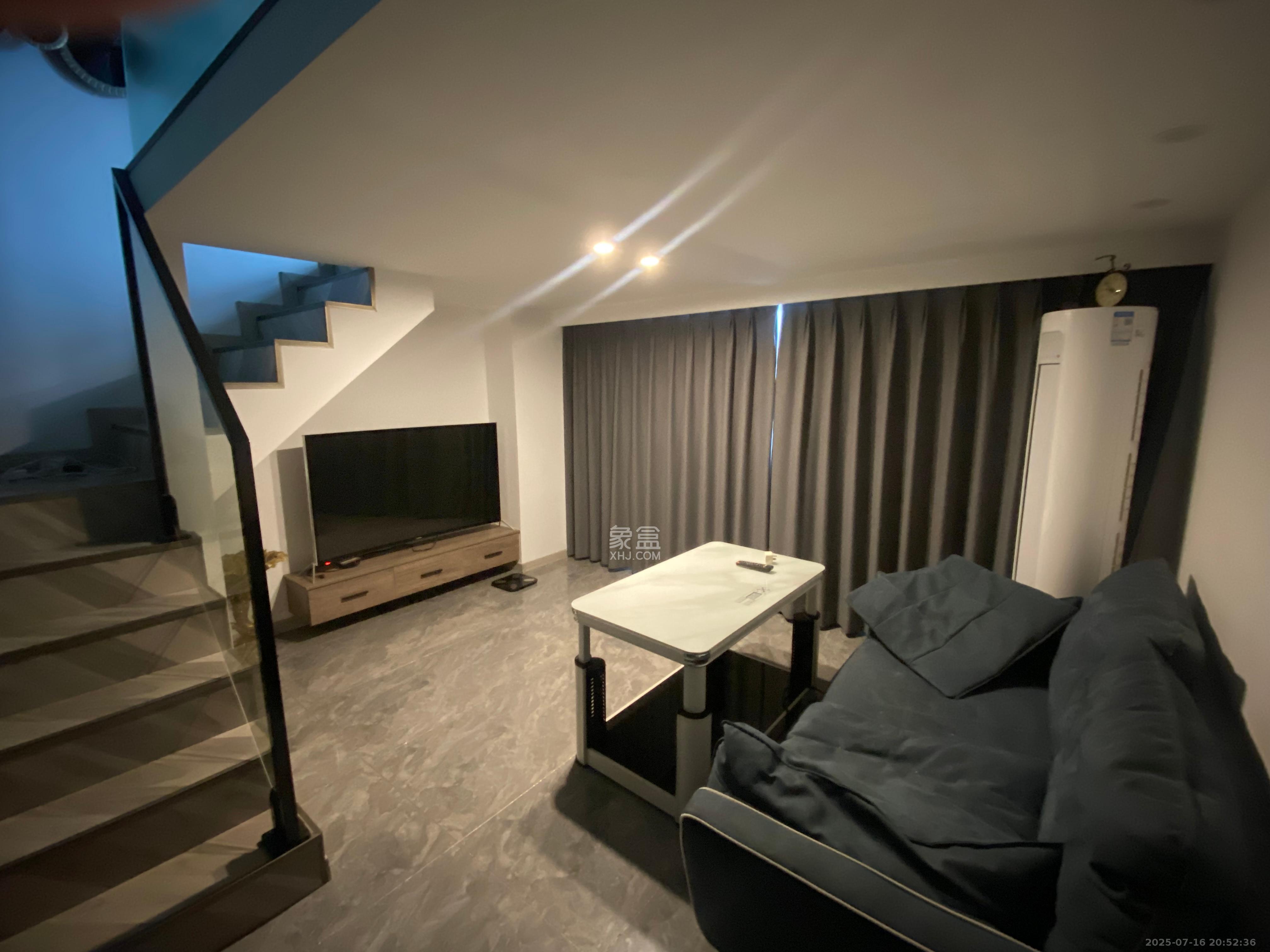 荣盛花语书苑 1室2厅1卫 2700.0元/月 荣盛花语书苑 1室2厅1卫 2700.0元/月室内图