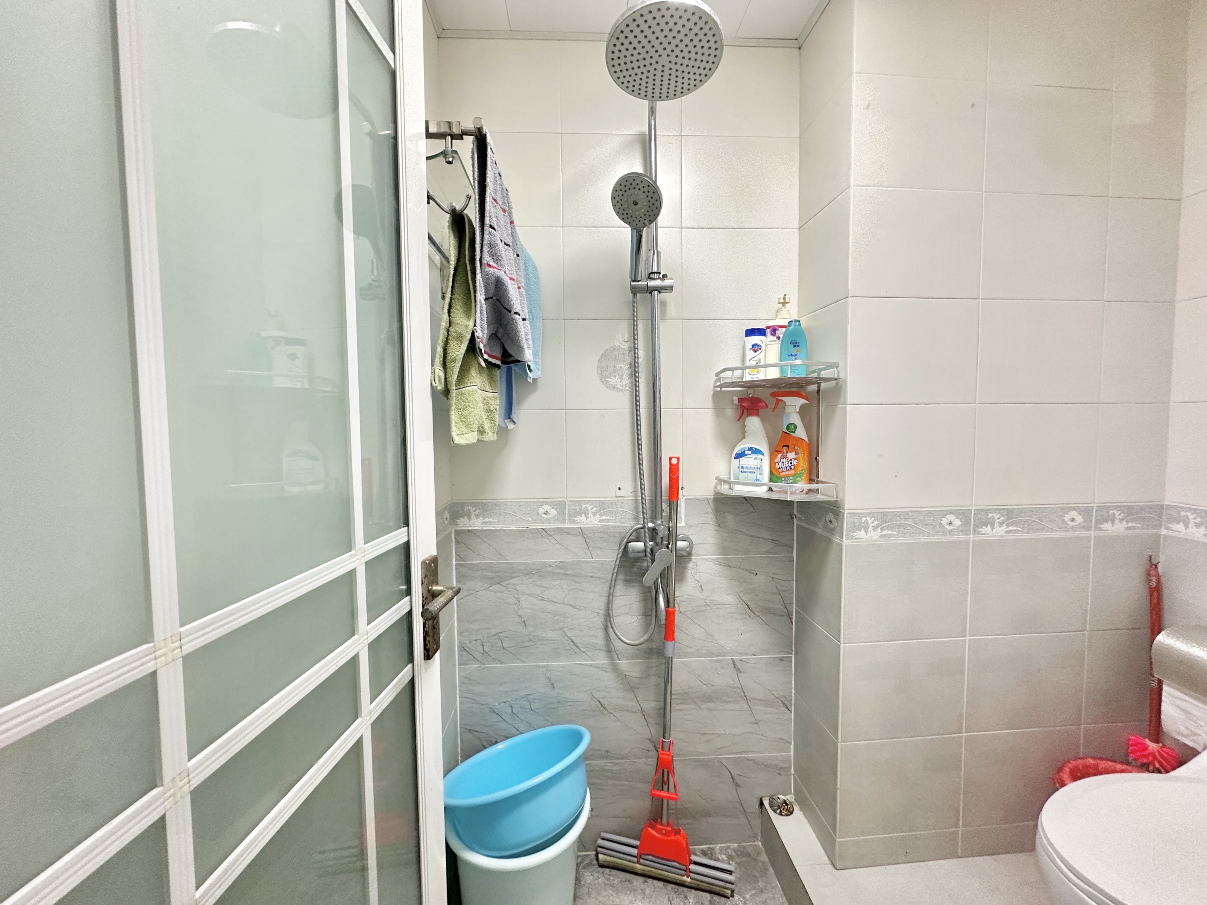 金山广场 3室2厅2卫 110.0万 金山广场 3室2厅2卫 110.0万客厅