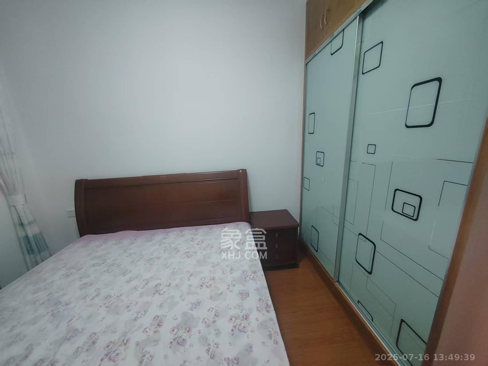 莱茵城  1室2厅2卫   2400.00元/月室内图