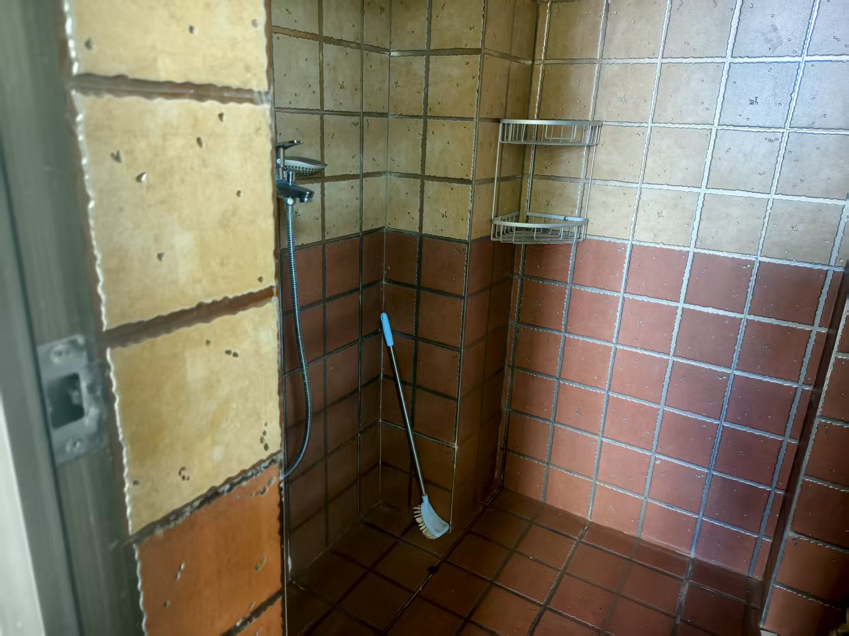 南宝小汽车修理厂宿舍 3室2厅2卫 2300.0元/月 南宝小汽车修理厂宿舍 3室2厅2卫 2300.0元/月室内图